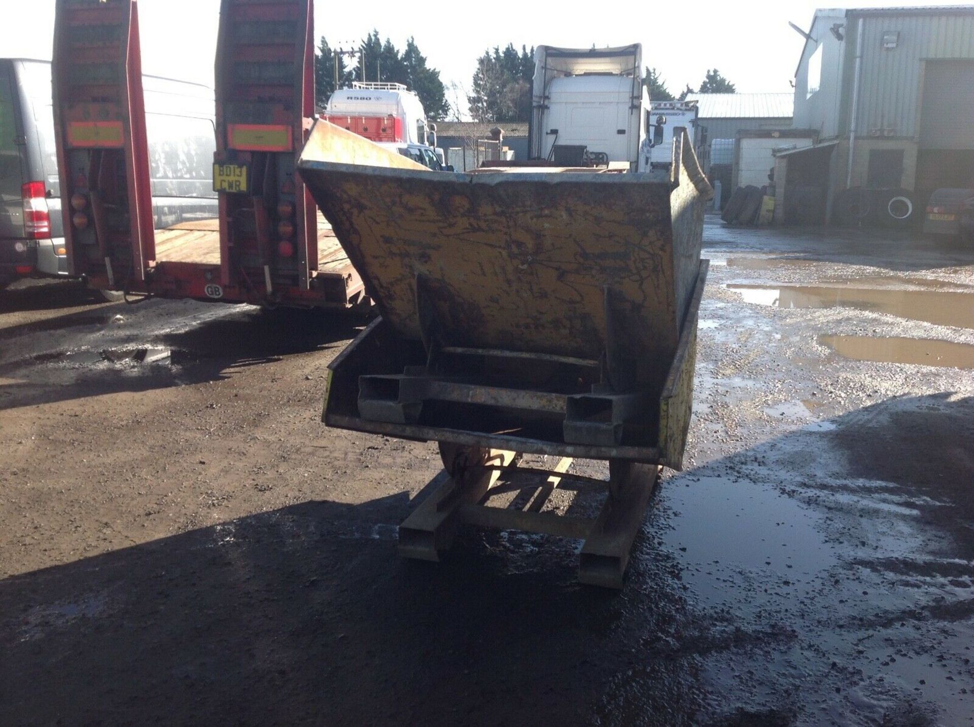 Forklift tipping skips - Image 3 of 5