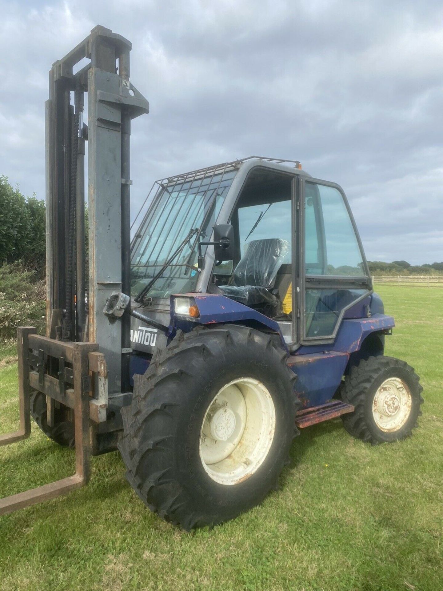 Mantou M26.4 four wheel drive diesel forklift