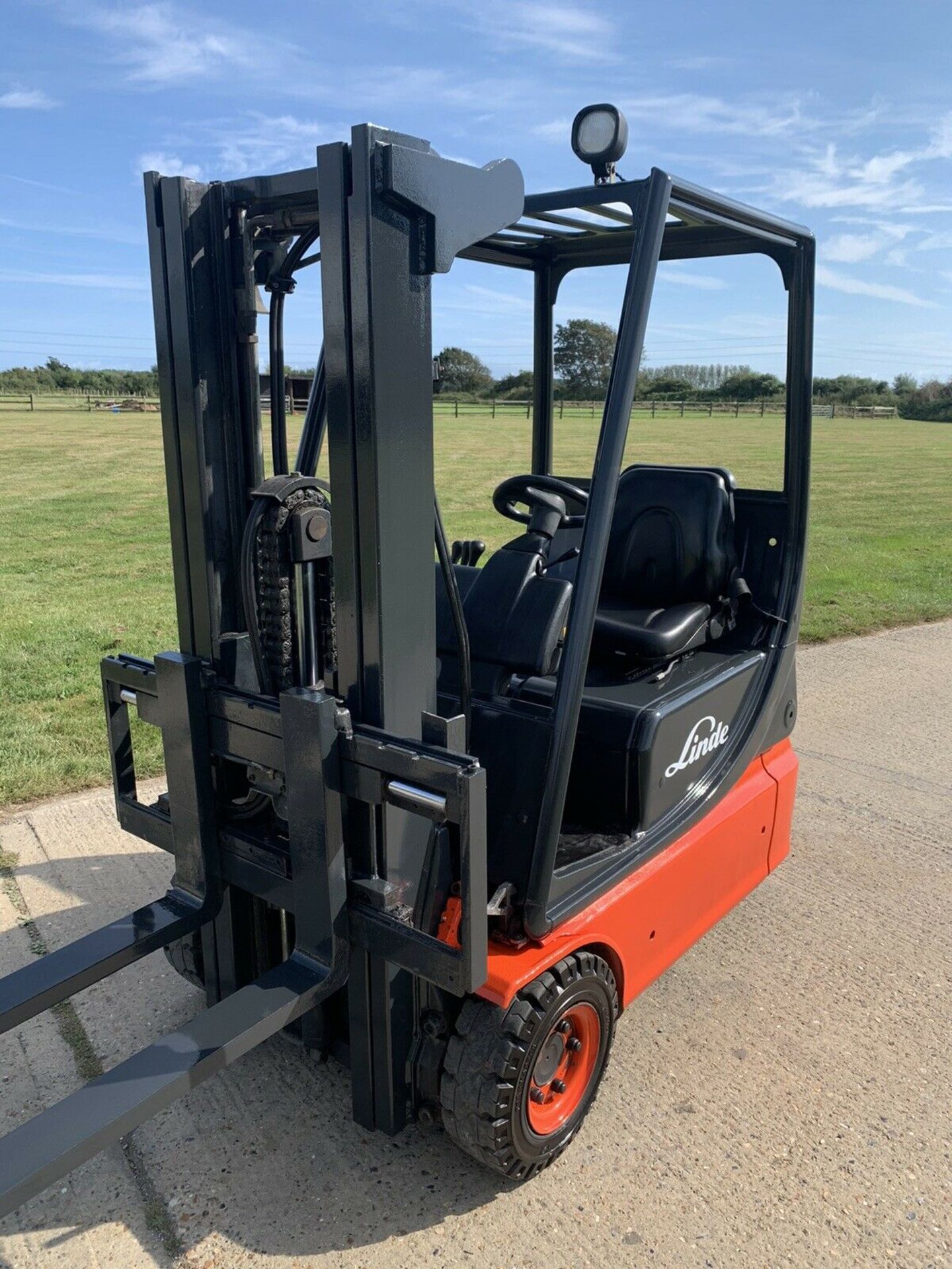 Linde 1.6 Tonne Electric Container Spec Forklift - Image 2 of 5