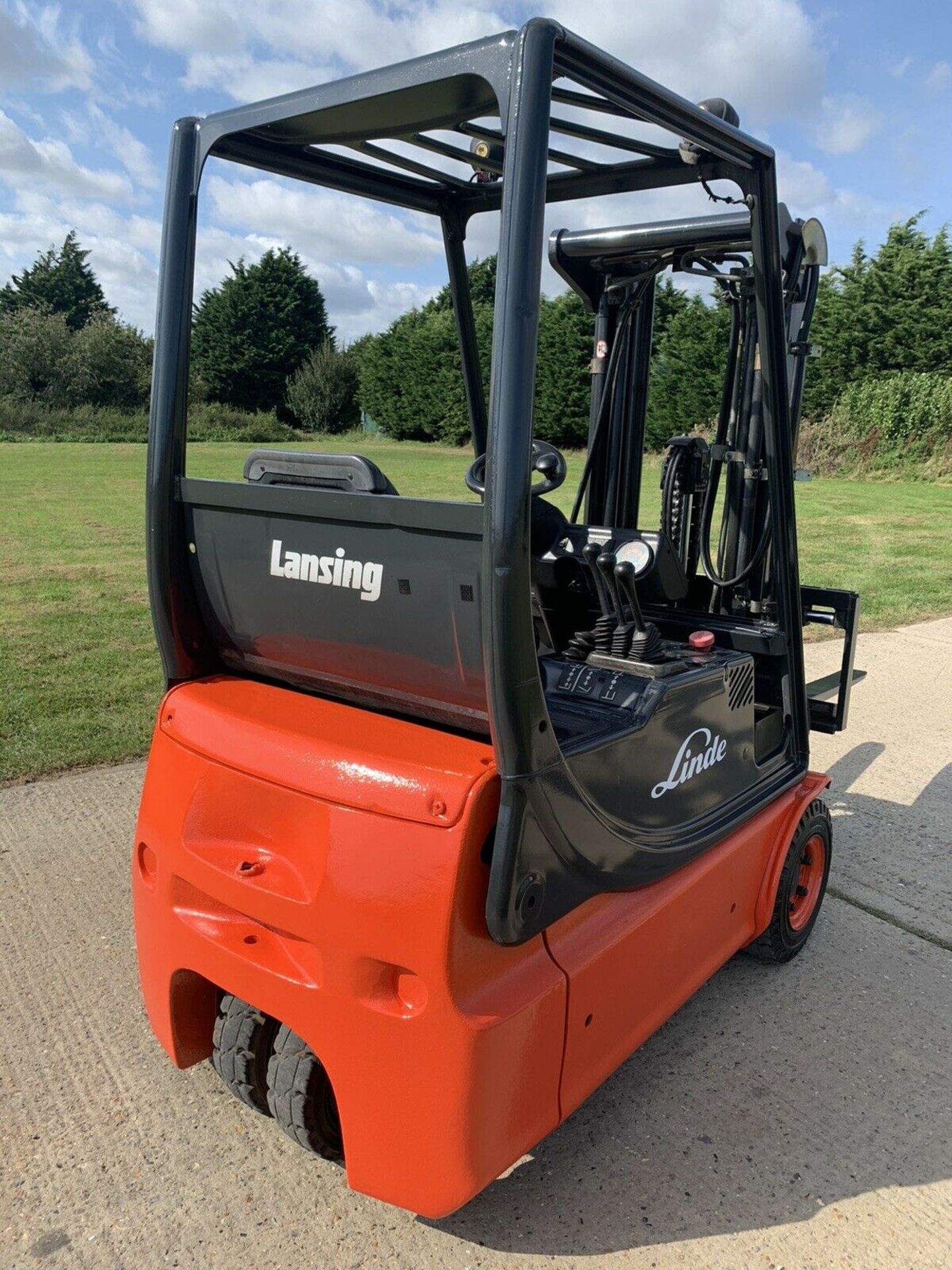 Linde 1.6 Tonne Electric Container Spec Forklift - Image 4 of 5