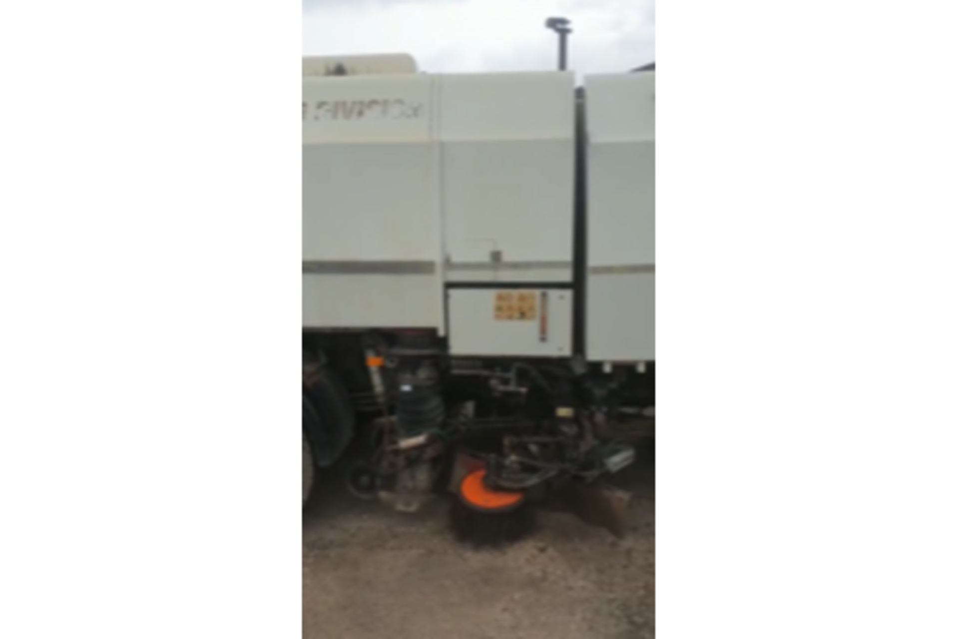 DAF Scarab road sweeper mistral twin sweep - Image 2 of 8