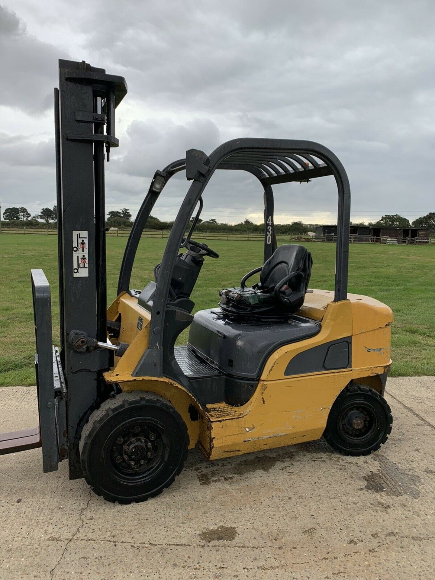 Caterpillar 2.5 Tonne Diesel Forklift - Image 2 of 2