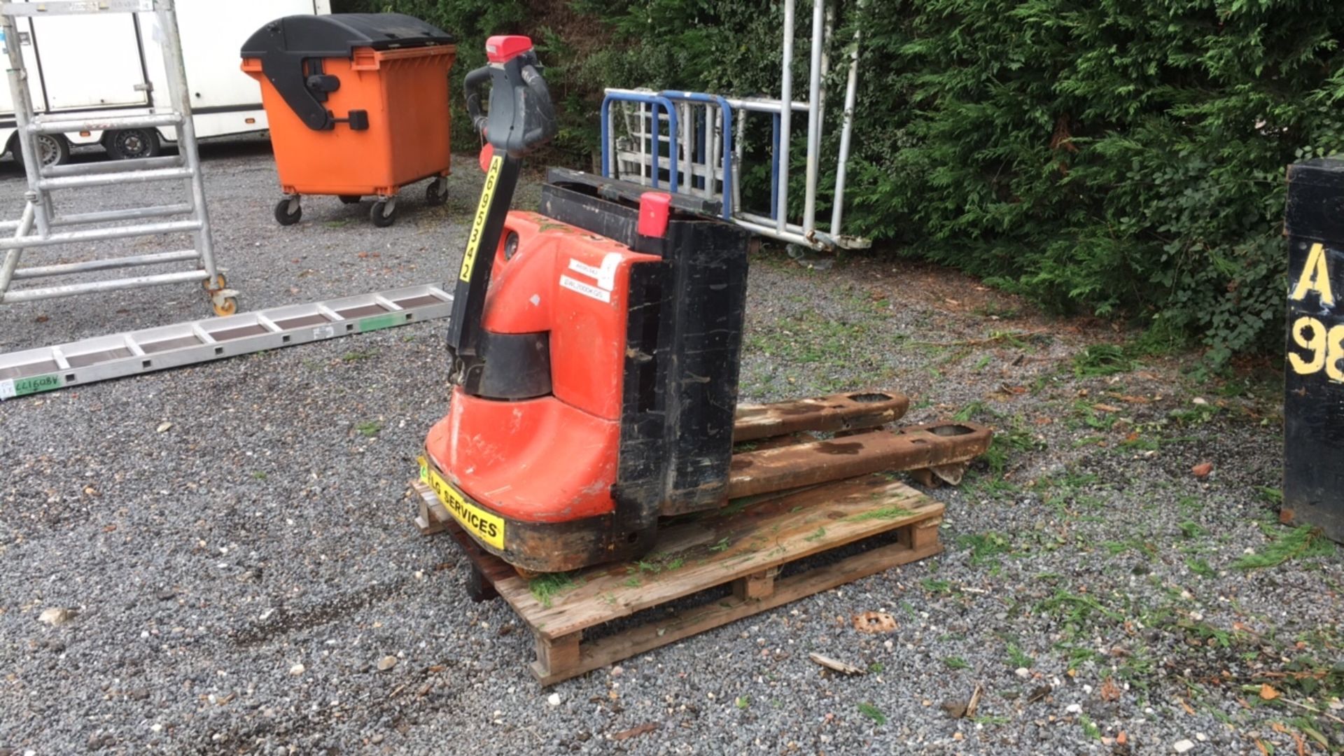 Electric Pallet Truck 2000kg (A695342) - Image 3 of 5
