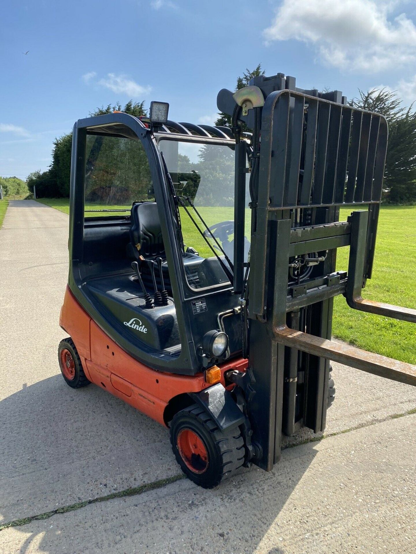 Linde 2 Tonne Gas Container Spec Forklift