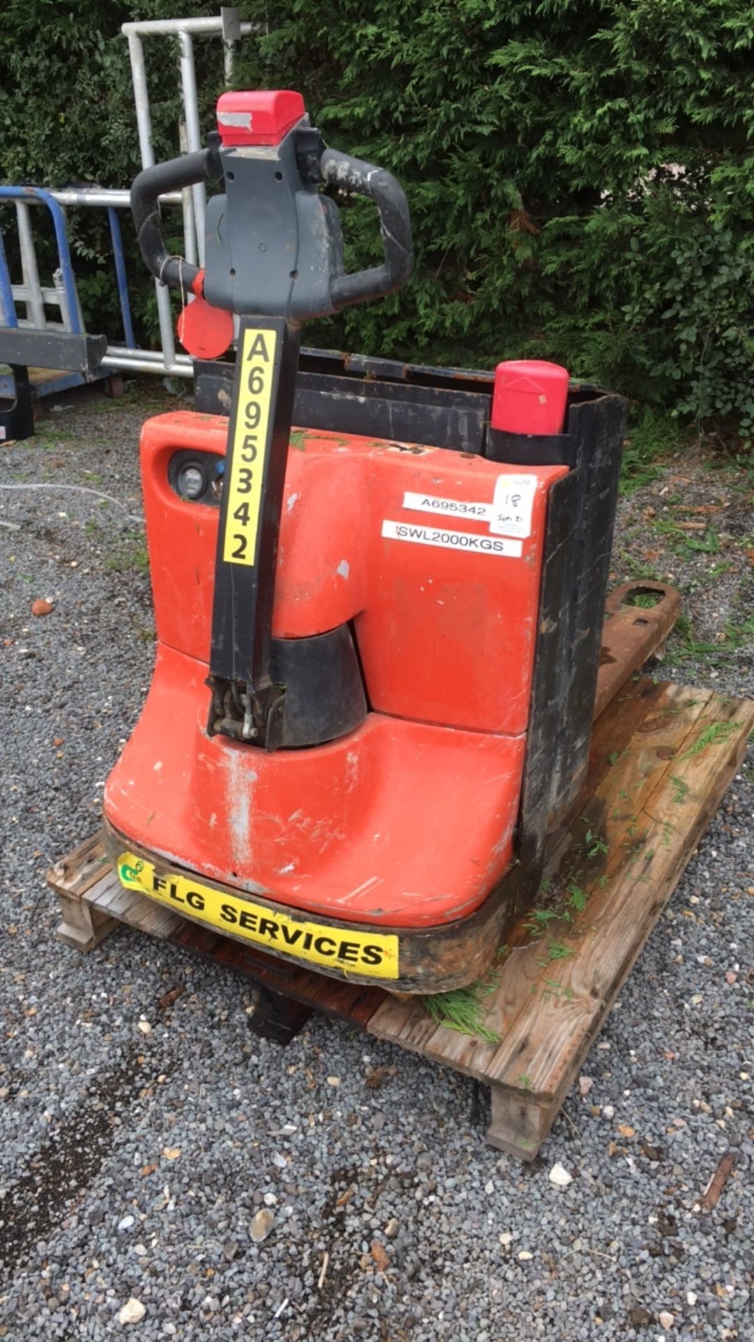 Electric Pallet Truck 2000kg (A695342) - Image 4 of 5