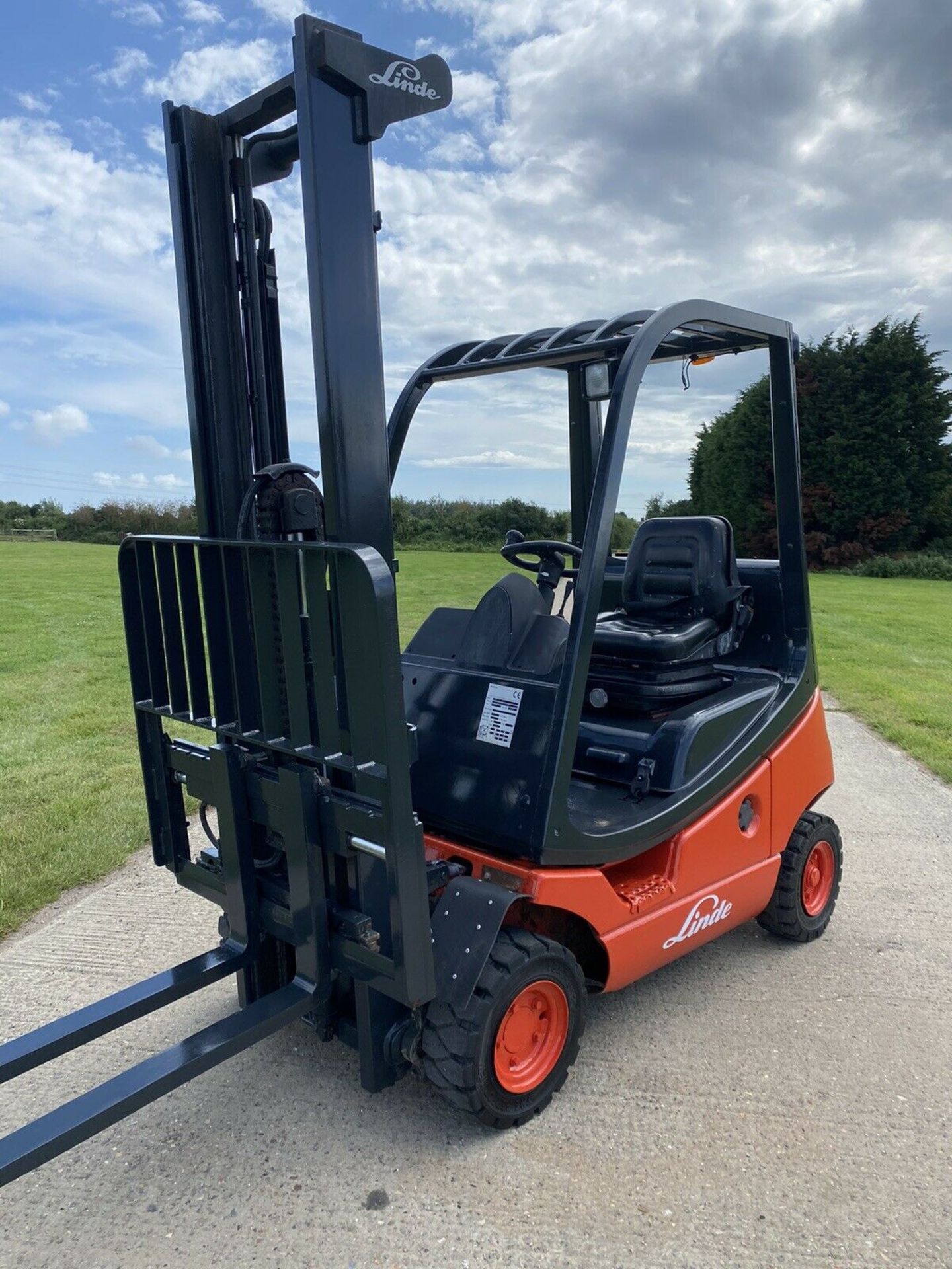 Linde 1.8 Tonne Diesel Forklift - Image 2 of 4