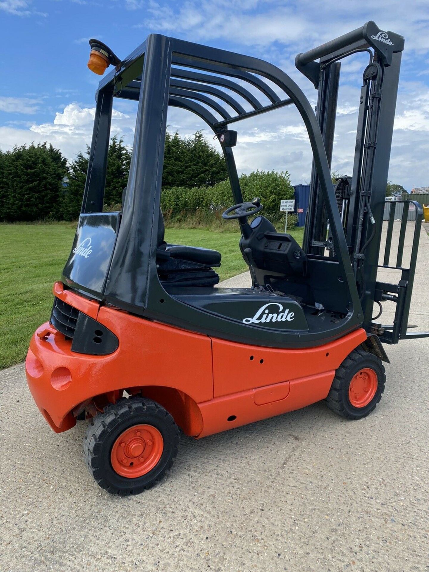 Linde 1.8 Tonne Diesel Forklift - Image 3 of 4