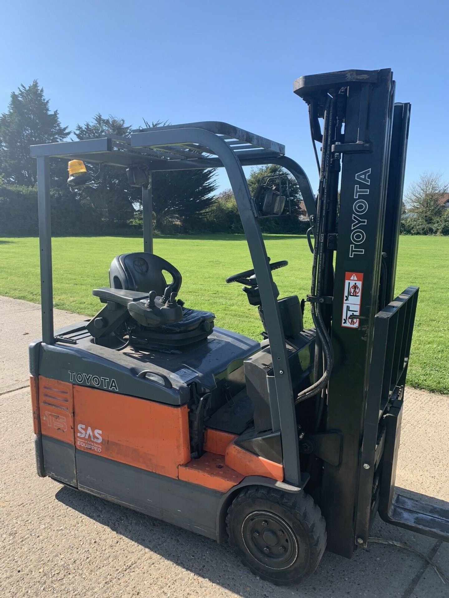 Toyota 1.5 Tonne Electric forklift truck Container - Image 2 of 5