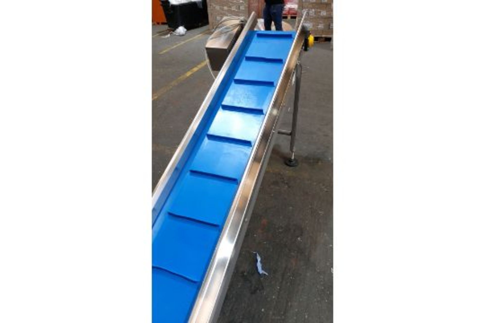 Elevated conveyor - Image 2 of 3