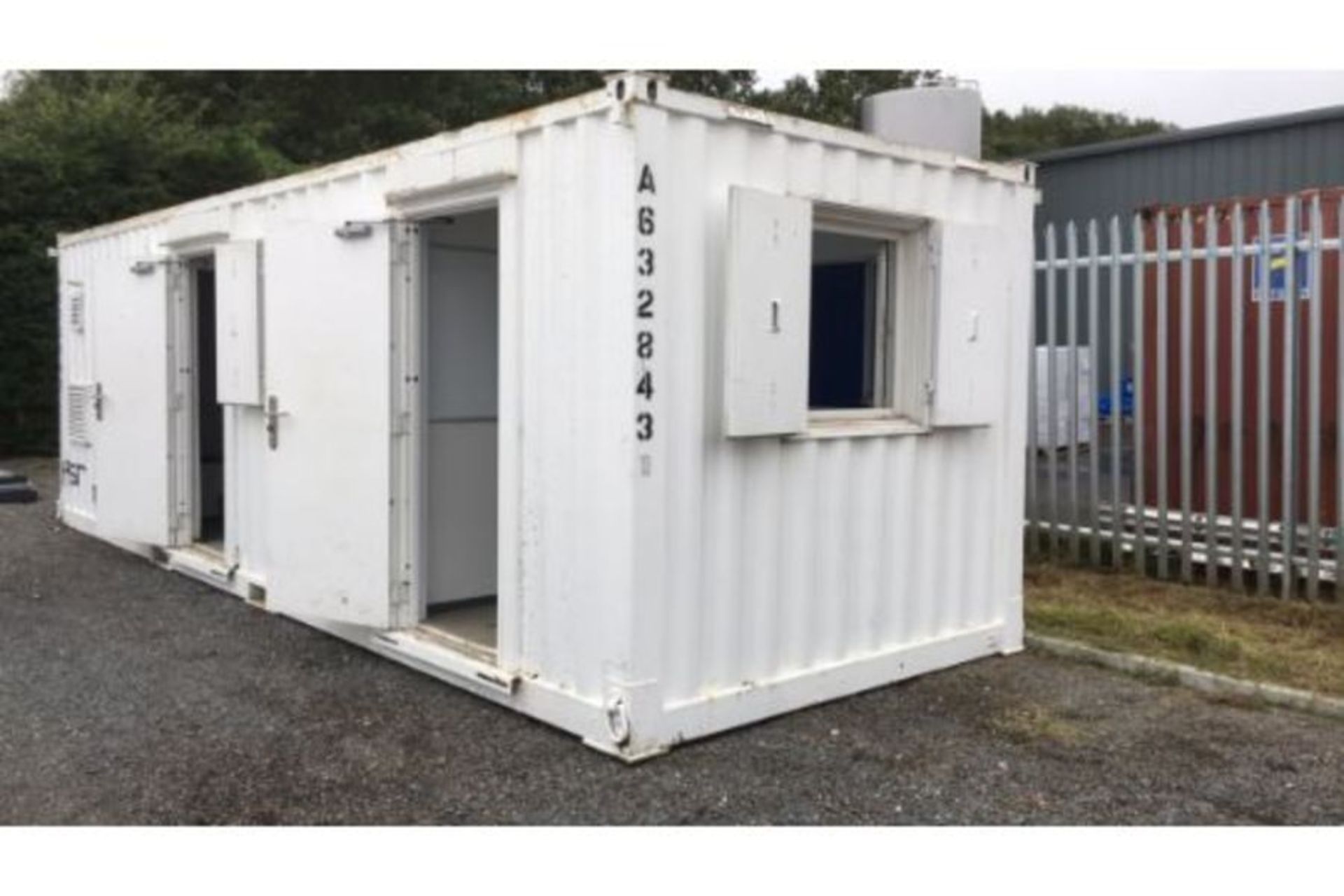 Welfare unit 25ft - Image 2 of 14