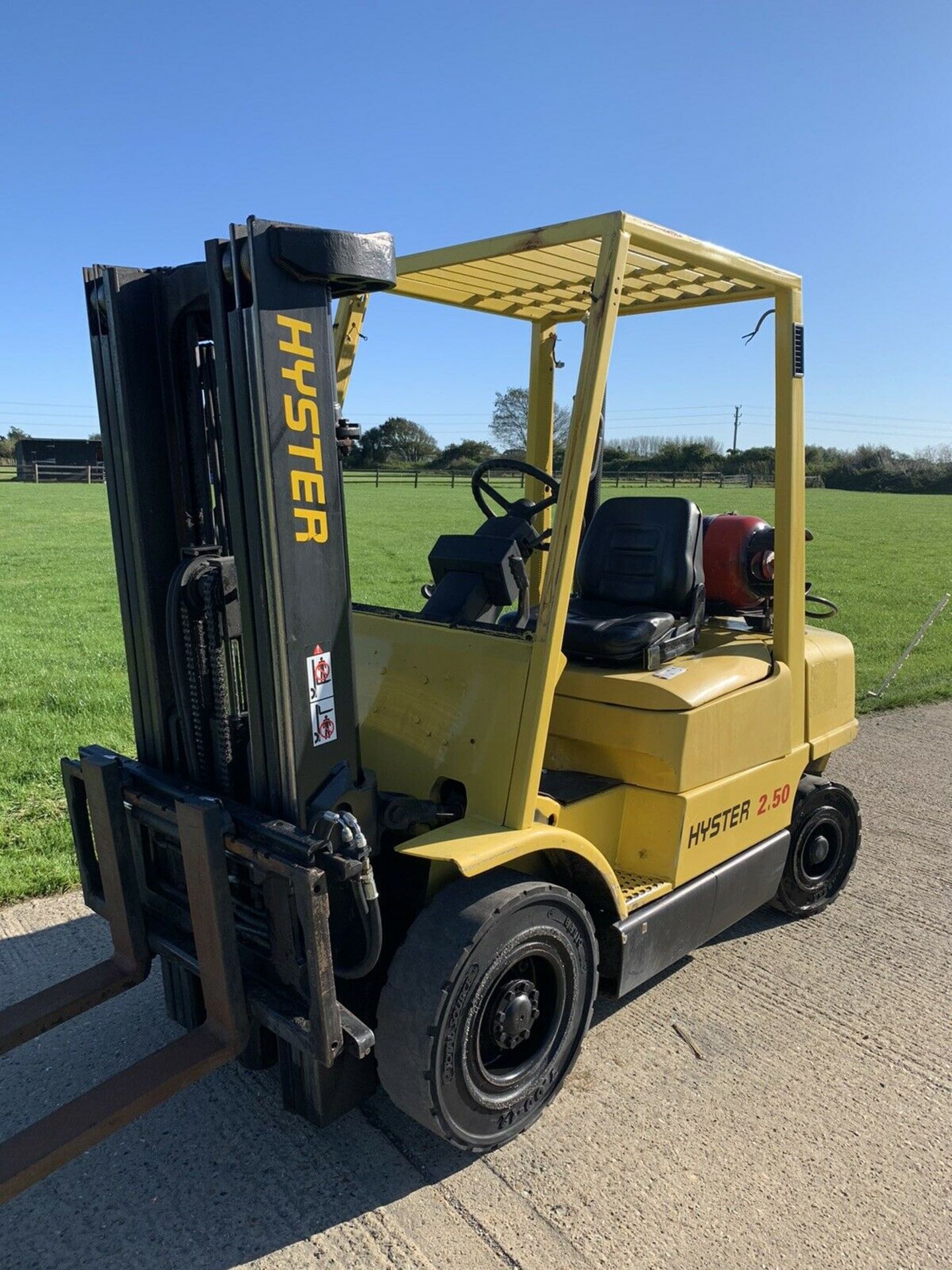 Hyster 2.5 Gas Container Spec Forklift - Image 2 of 4