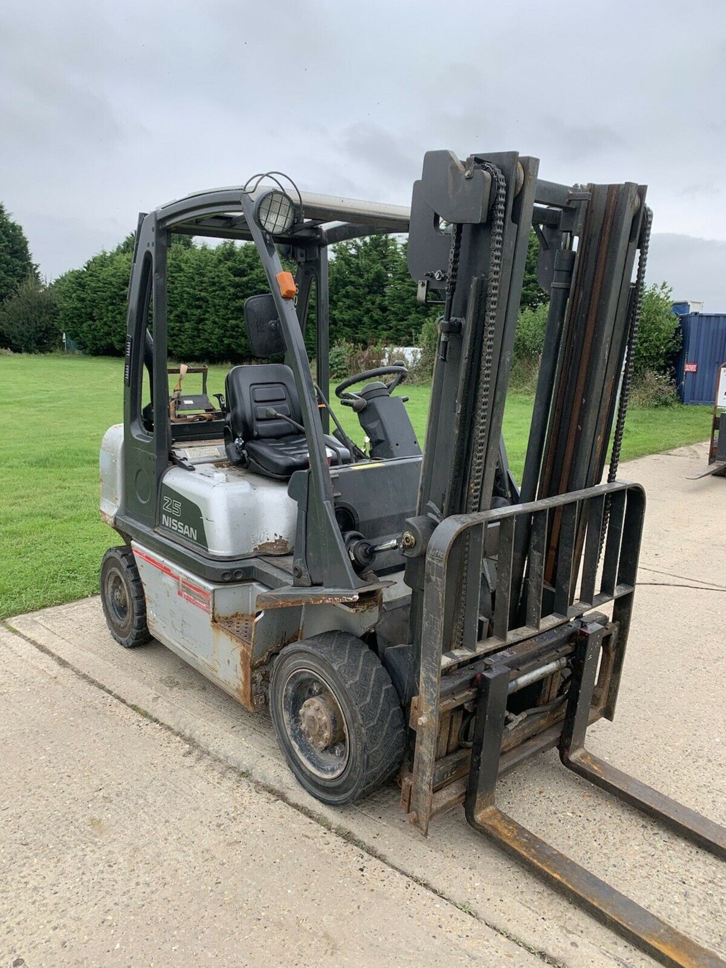 Nissan 2.5 Tonne Gas Forklift - Image 2 of 3