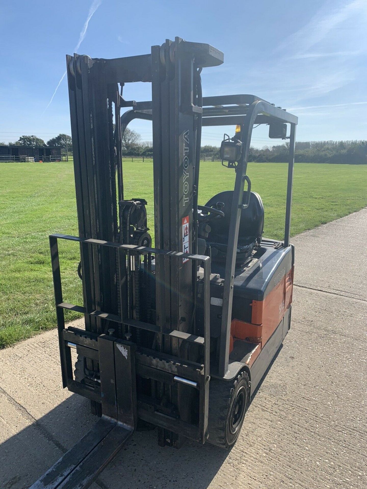 Toyota 1.5 Tonne Electric forklift truck Container - Image 3 of 5