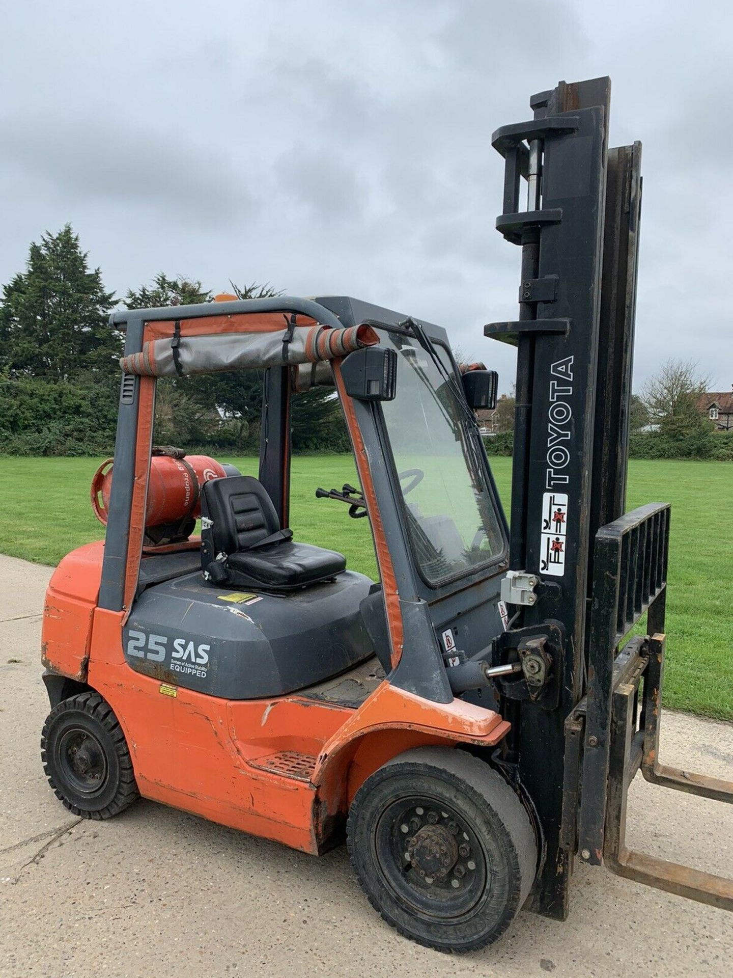 Toyota 2.5 Tonne Gas Forklift - Image 3 of 3