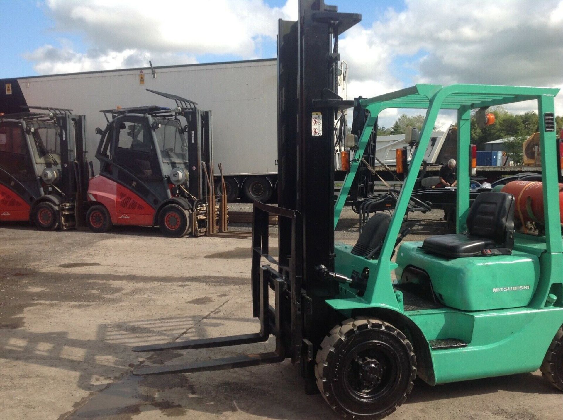 Mitsubushi 2.0 ton gas forklift - Image 4 of 5