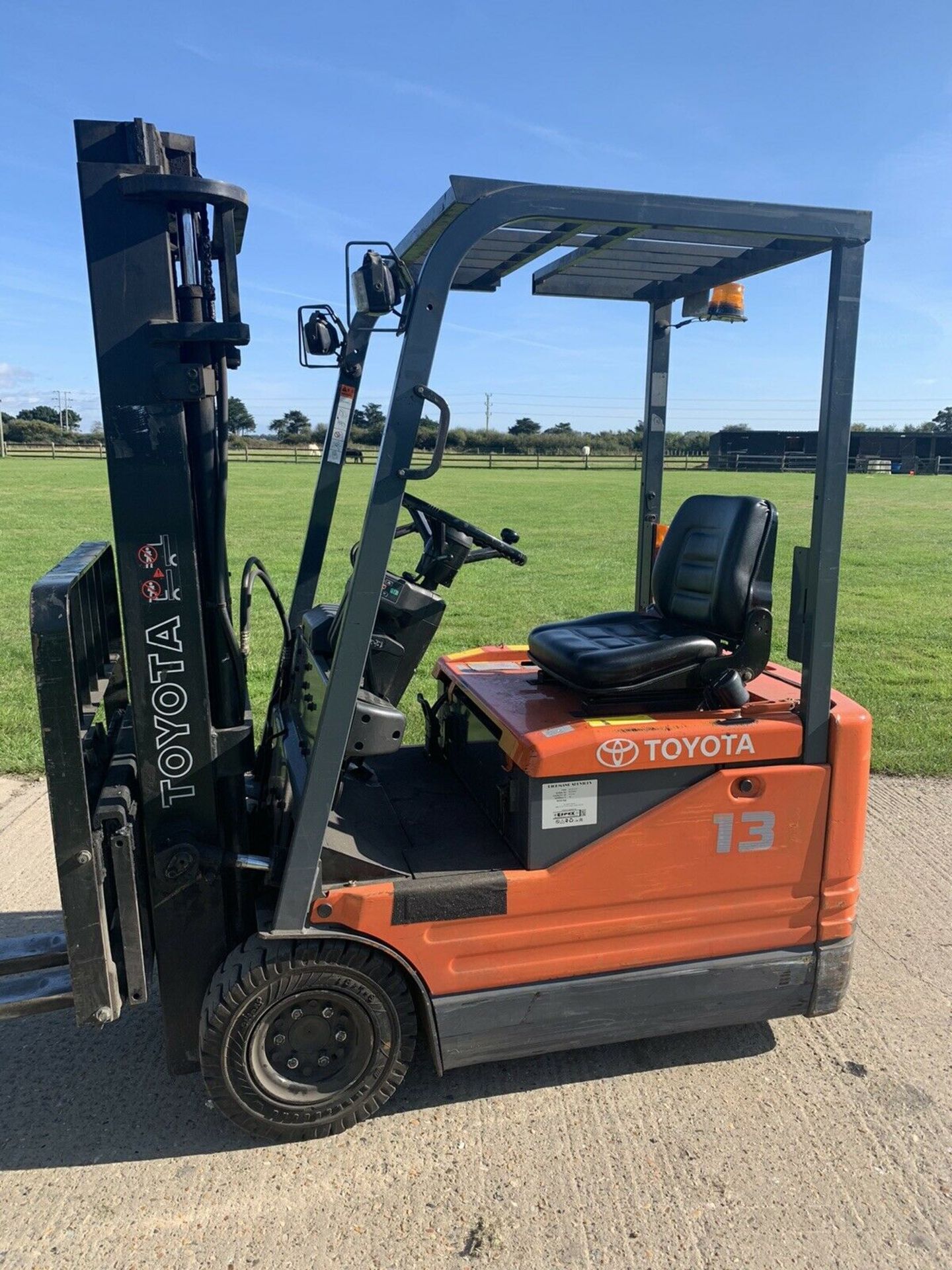 Toyota 1.3 Tonne Electric forklift truck