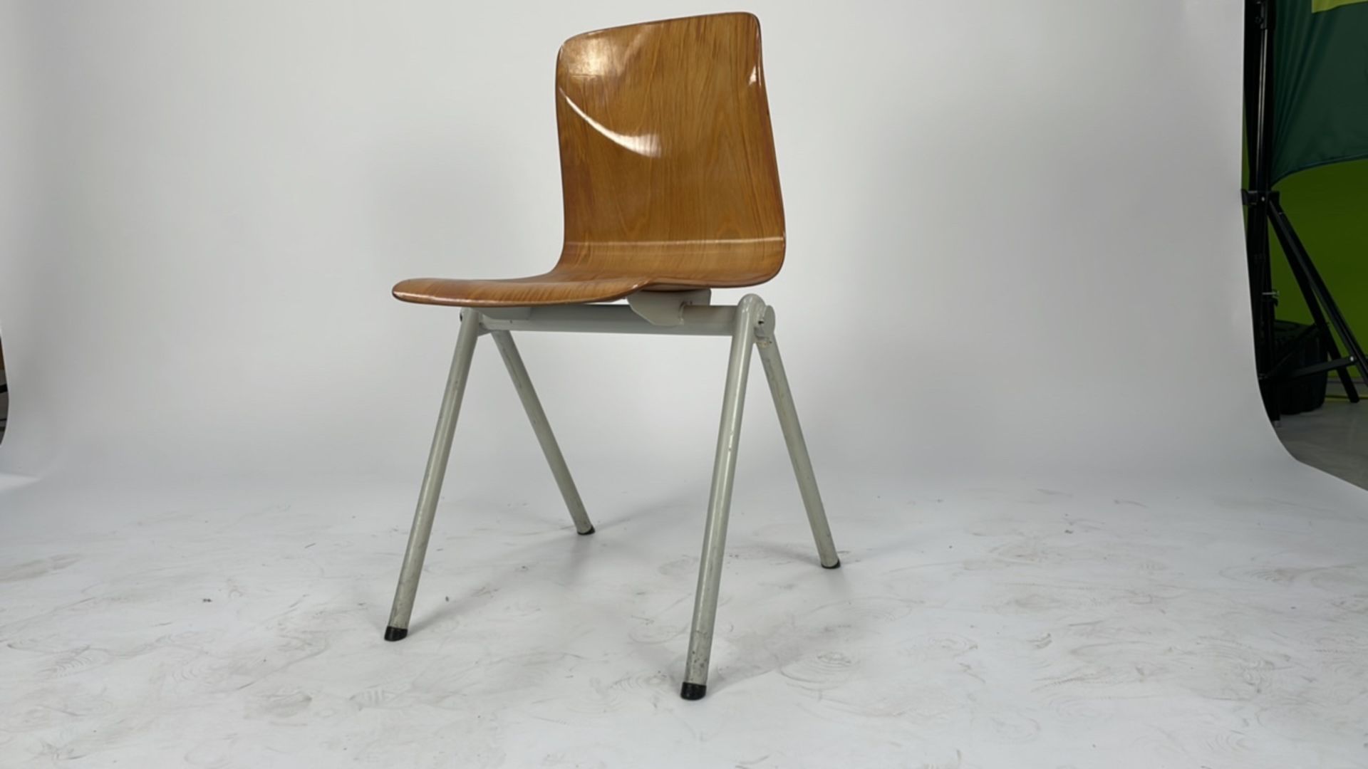 Oak effect chair - Image 2 of 3