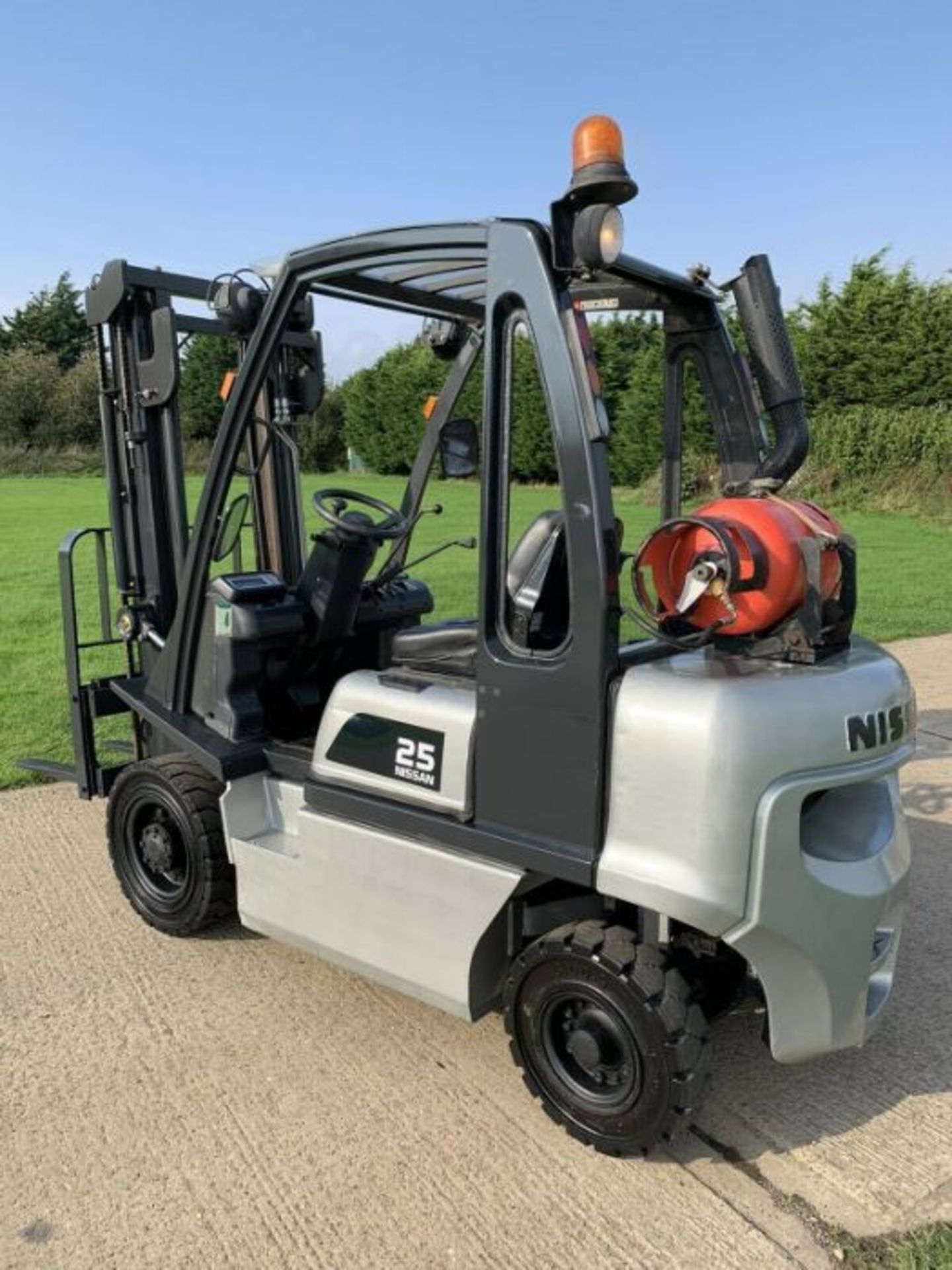 Nissan 2.5 Tonne Gas Forklift - Image 2 of 6