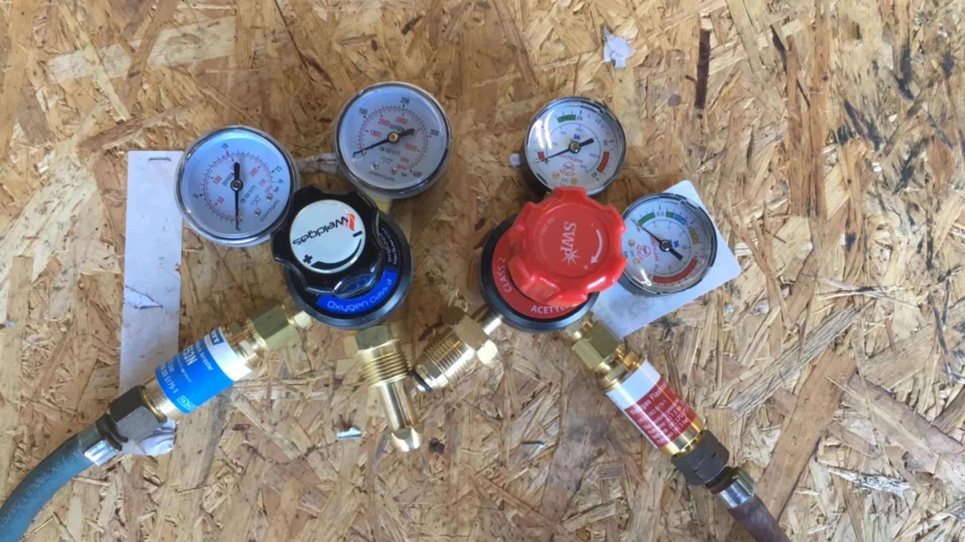 Oxyacetylene gauges, hoses & cutting torch set (N1 - Image 2 of 4