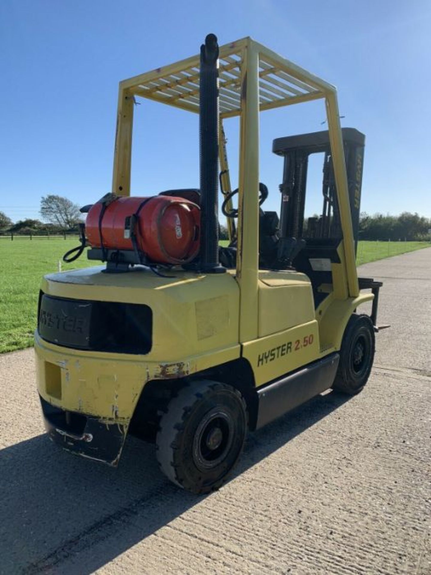Hyster 2.5 Gas Container Spec Forklift - Image 2 of 4