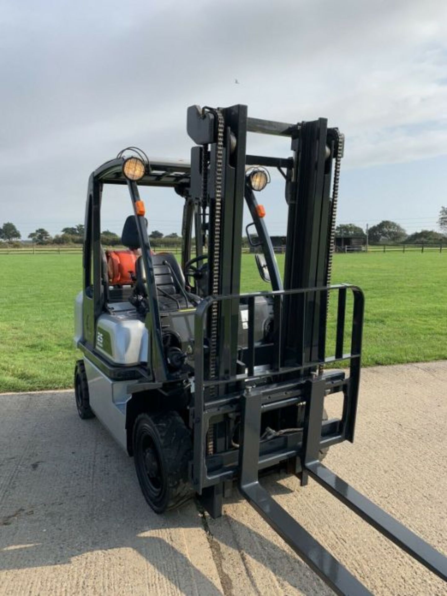 Nissan 2.5 Tonne Gas Forklift - Image 3 of 6