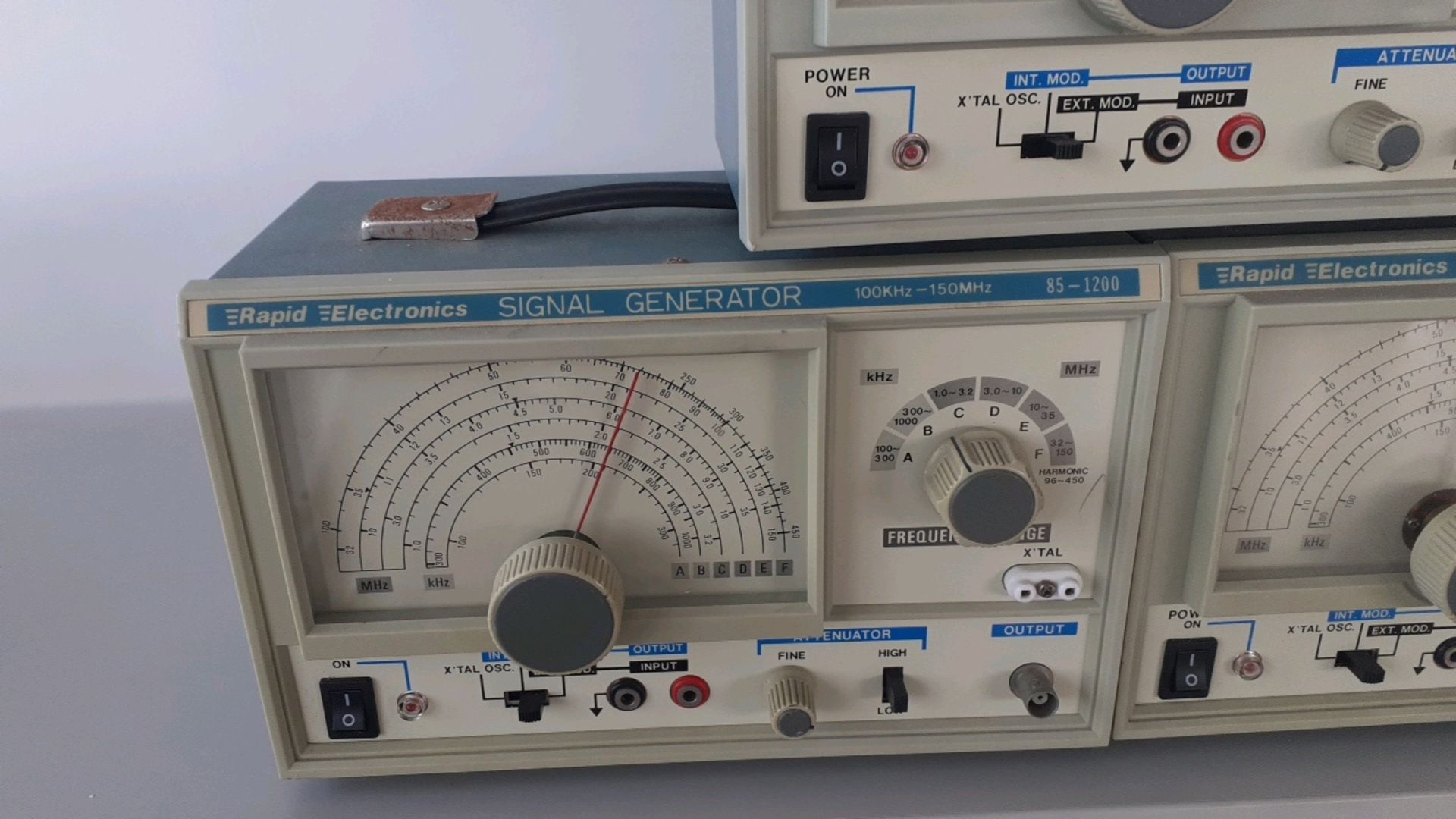 Signal generators - Image 3 of 4