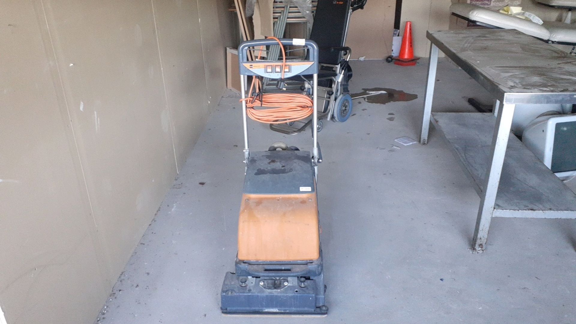 Floor scrubber/dryer