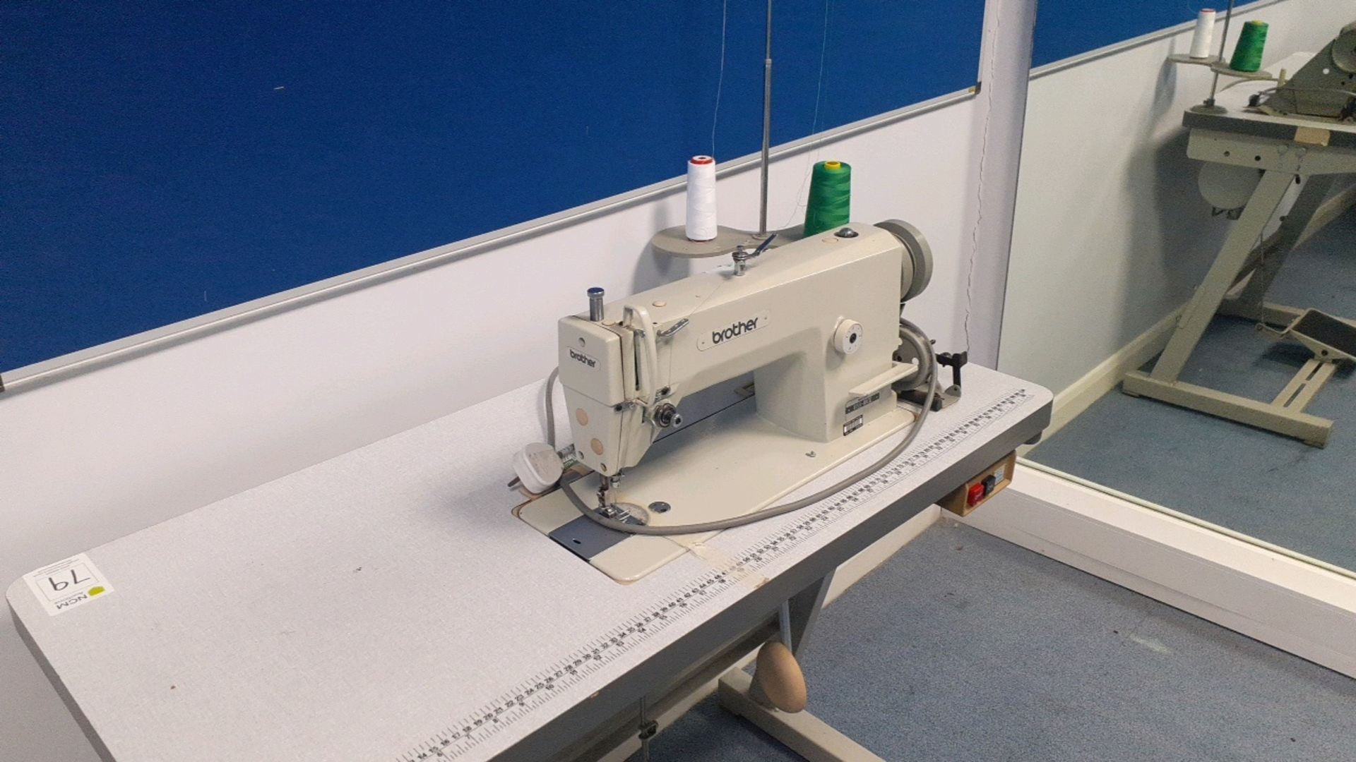 Sewing machine - Image 4 of 4