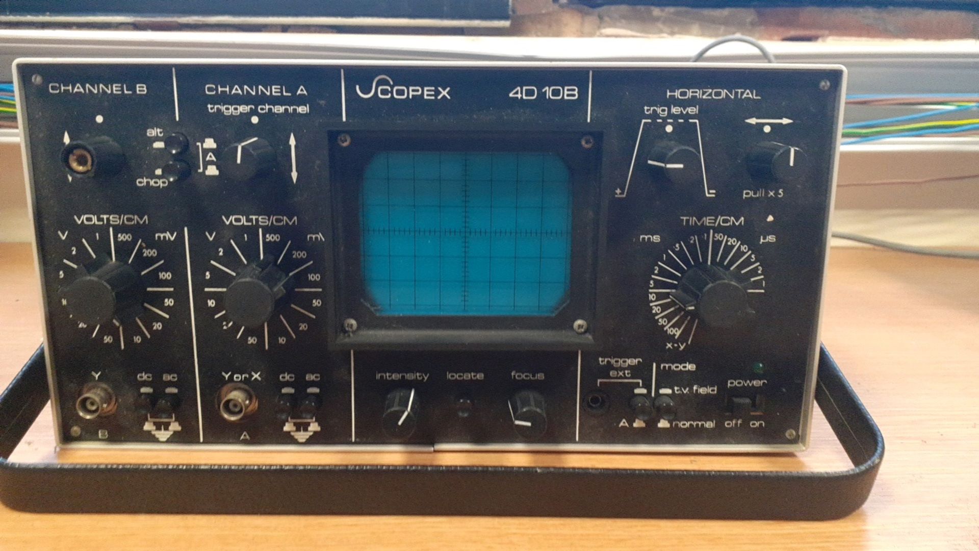 Oscilloscope - Image 2 of 2