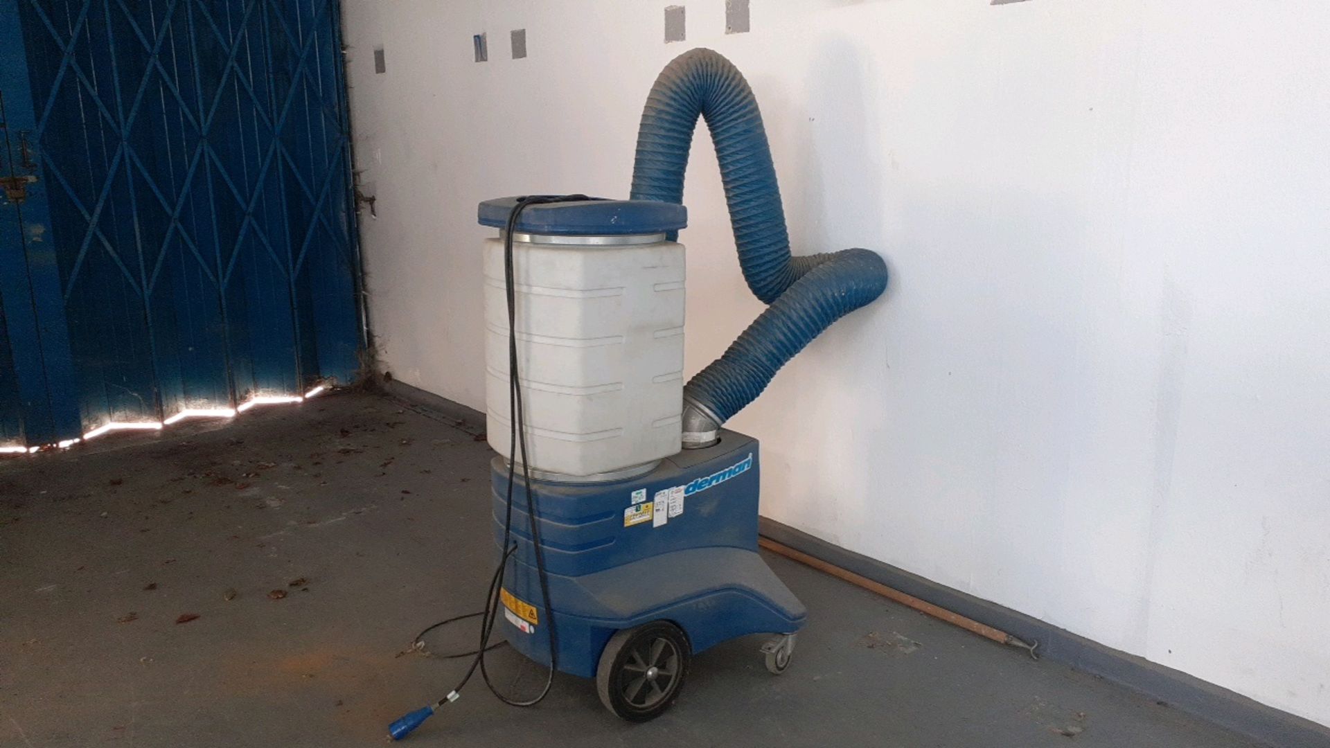 Dust extraction unit - Image 2 of 3