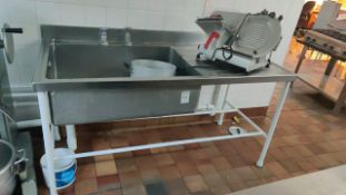 Stainless steel sink