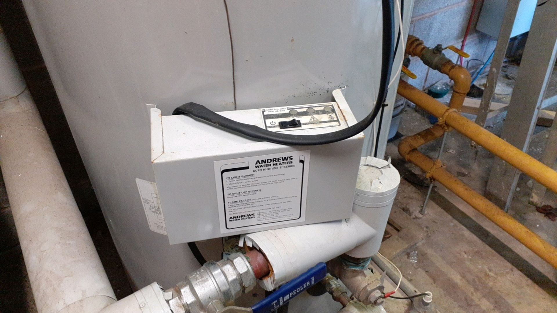 Water heater - Image 2 of 4