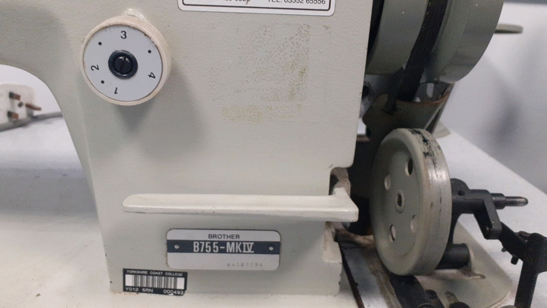 Sewing machine - Image 3 of 3