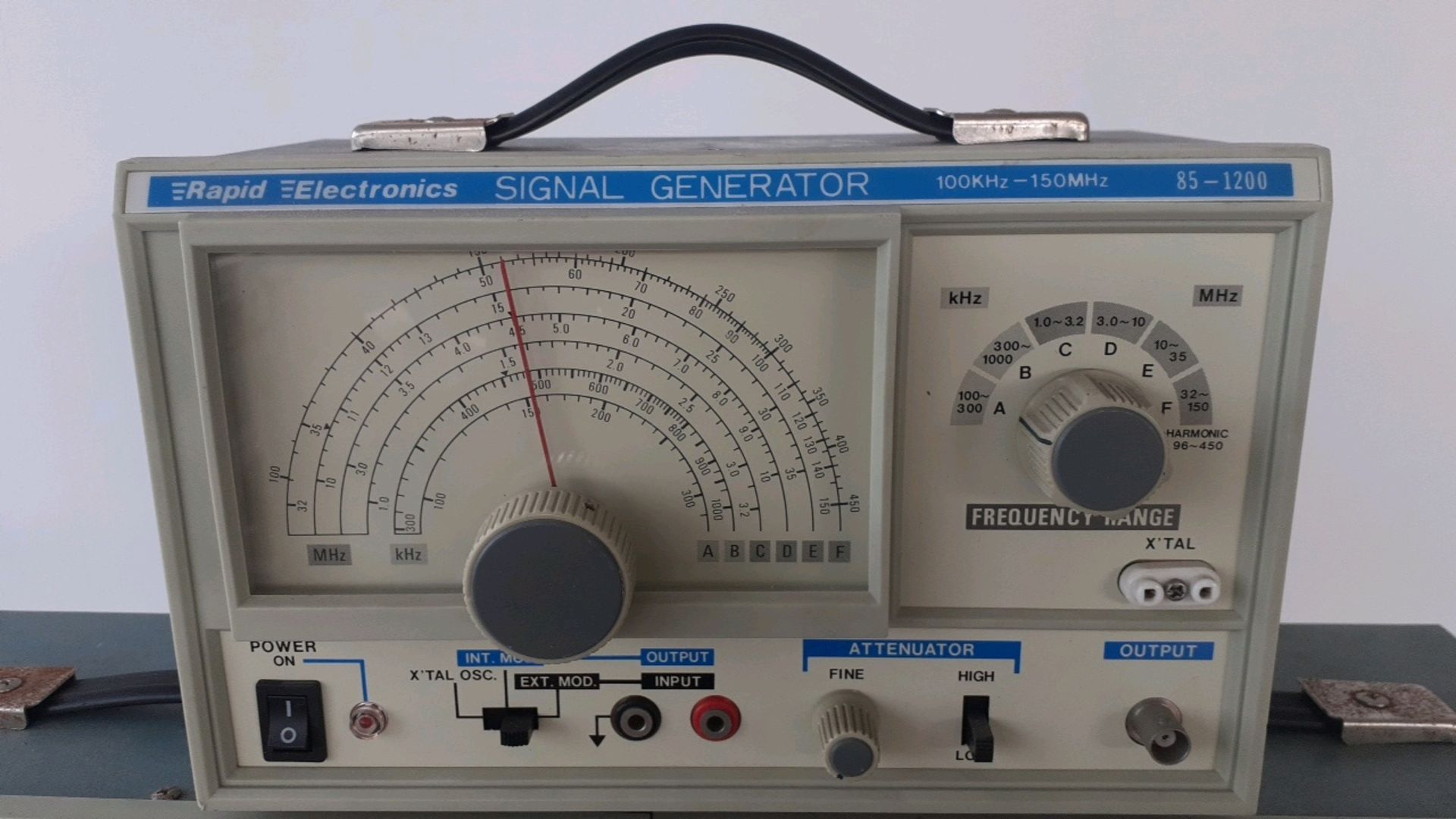 Signal generators - Image 2 of 4