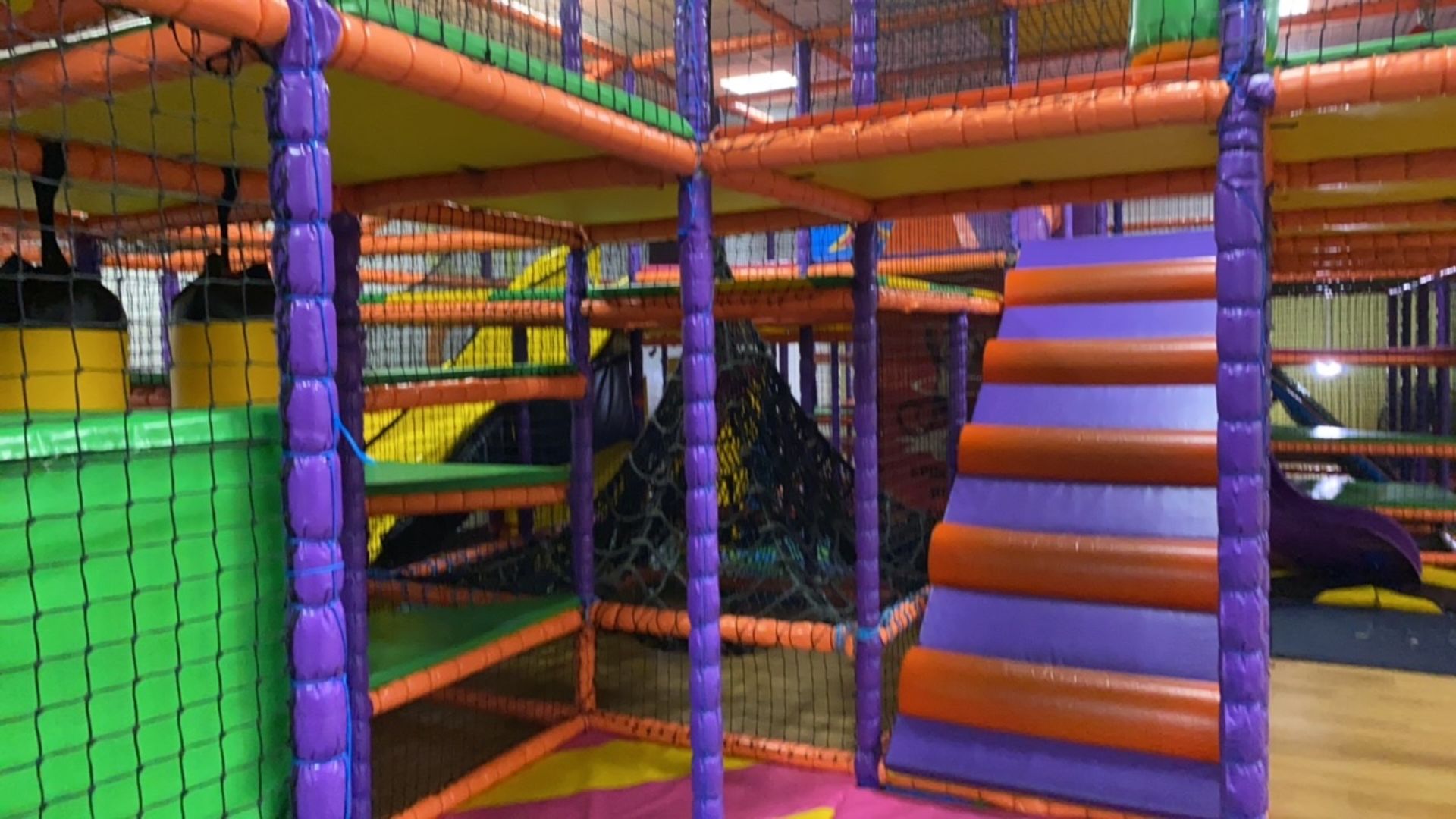 Large multi floor soft play area - Image 4 of 10