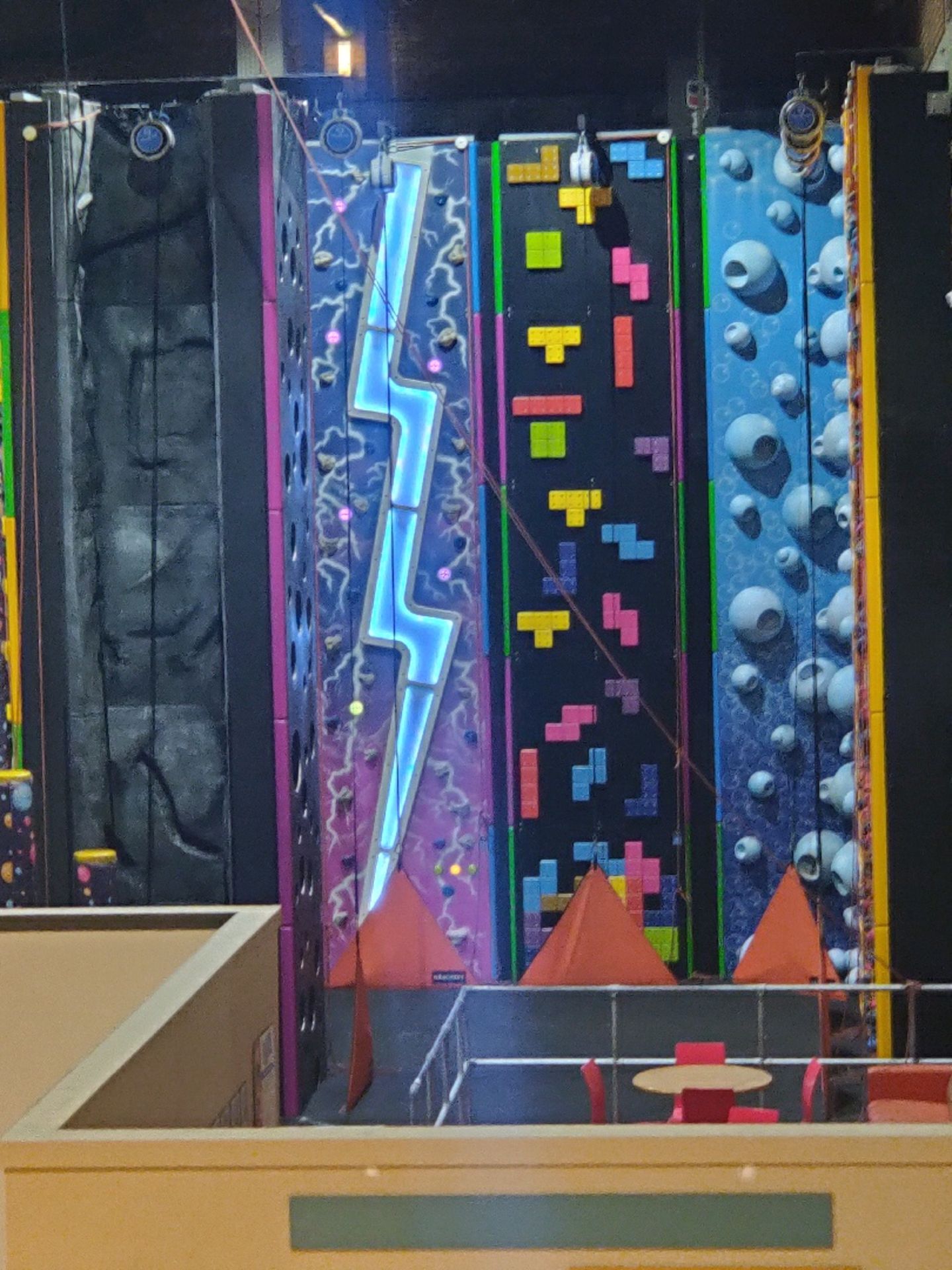 Climbing walls - Image 16 of 16