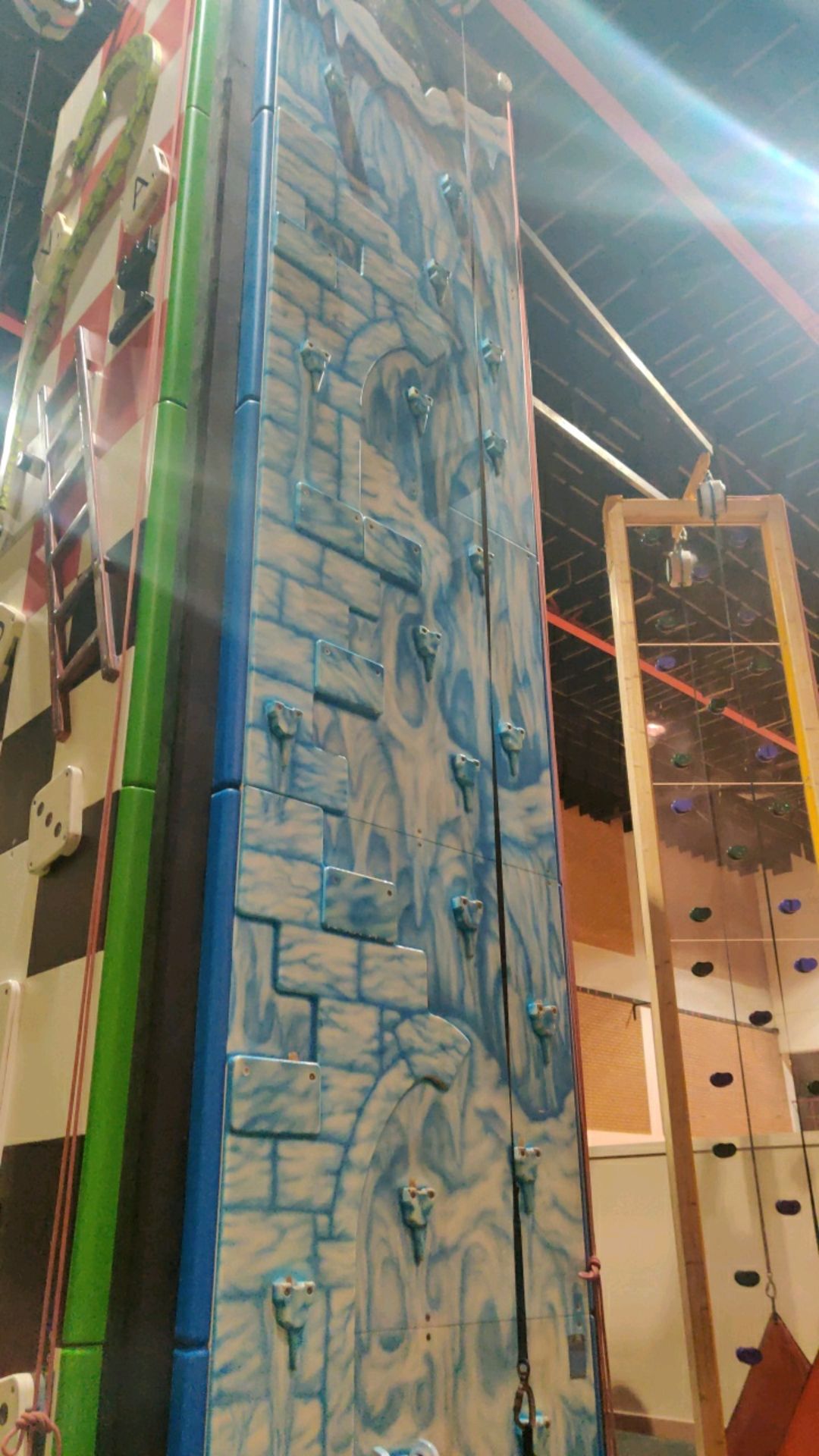 Climbing walls - Image 6 of 16