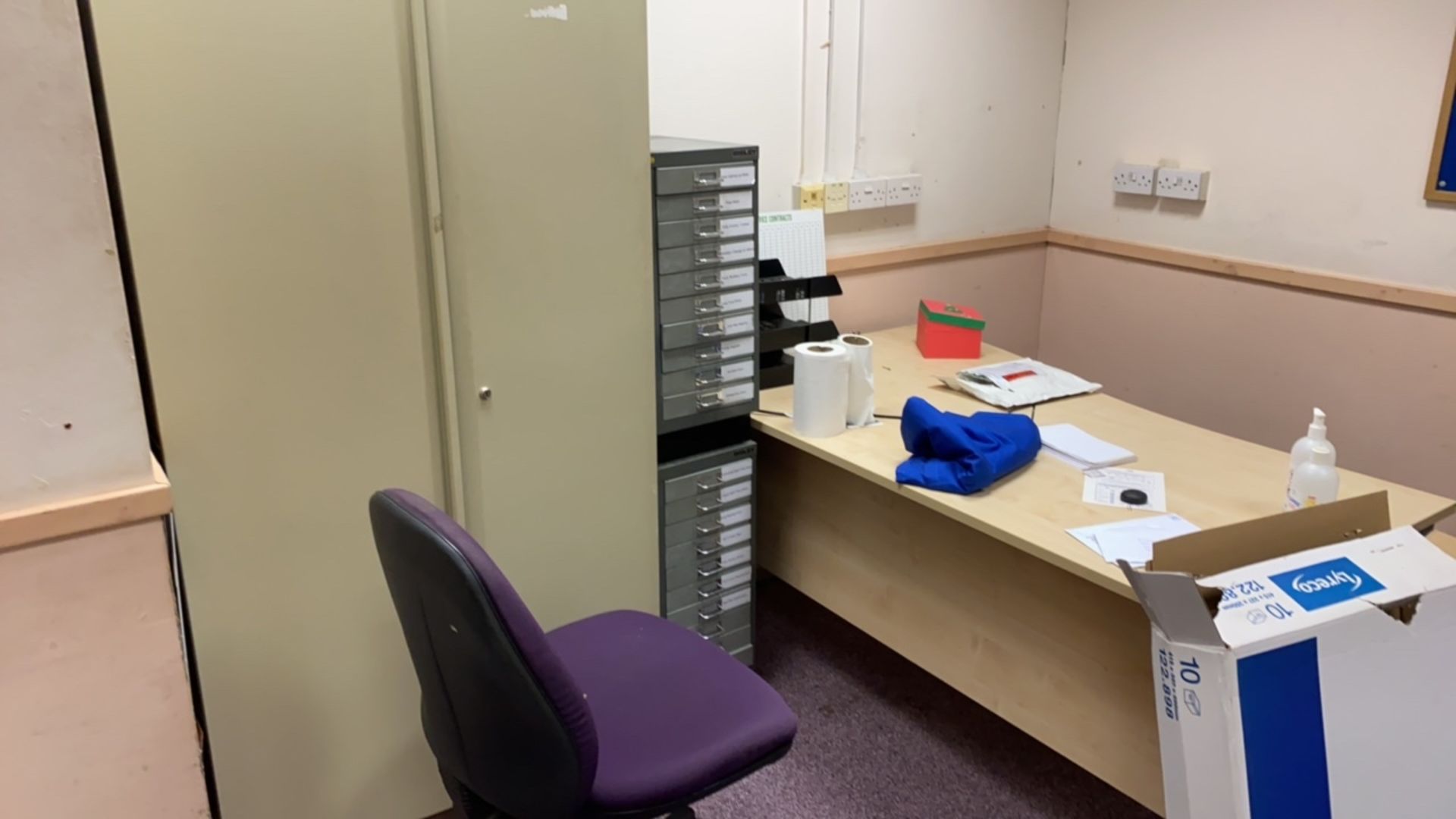 Contents of staff room behind reception - Image 4 of 8