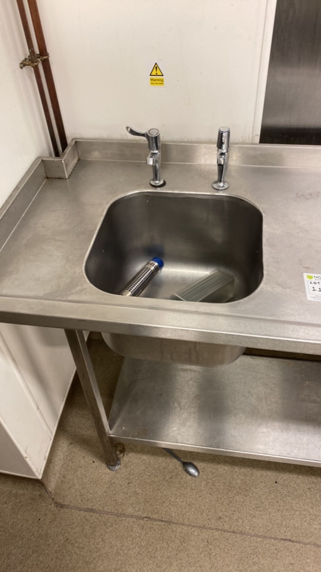 Stainless steel single kitchen sink - Image 2 of 4