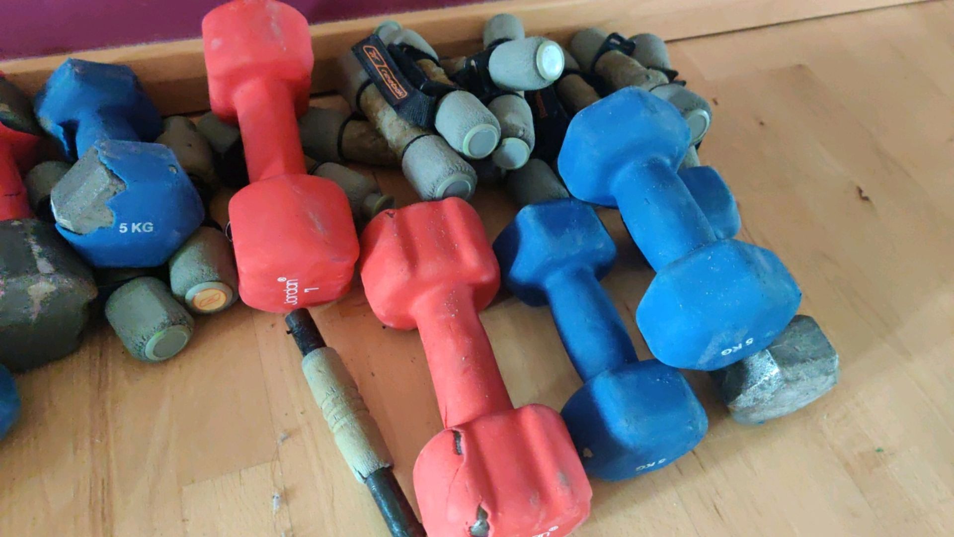 Selection of weights - Image 3 of 4