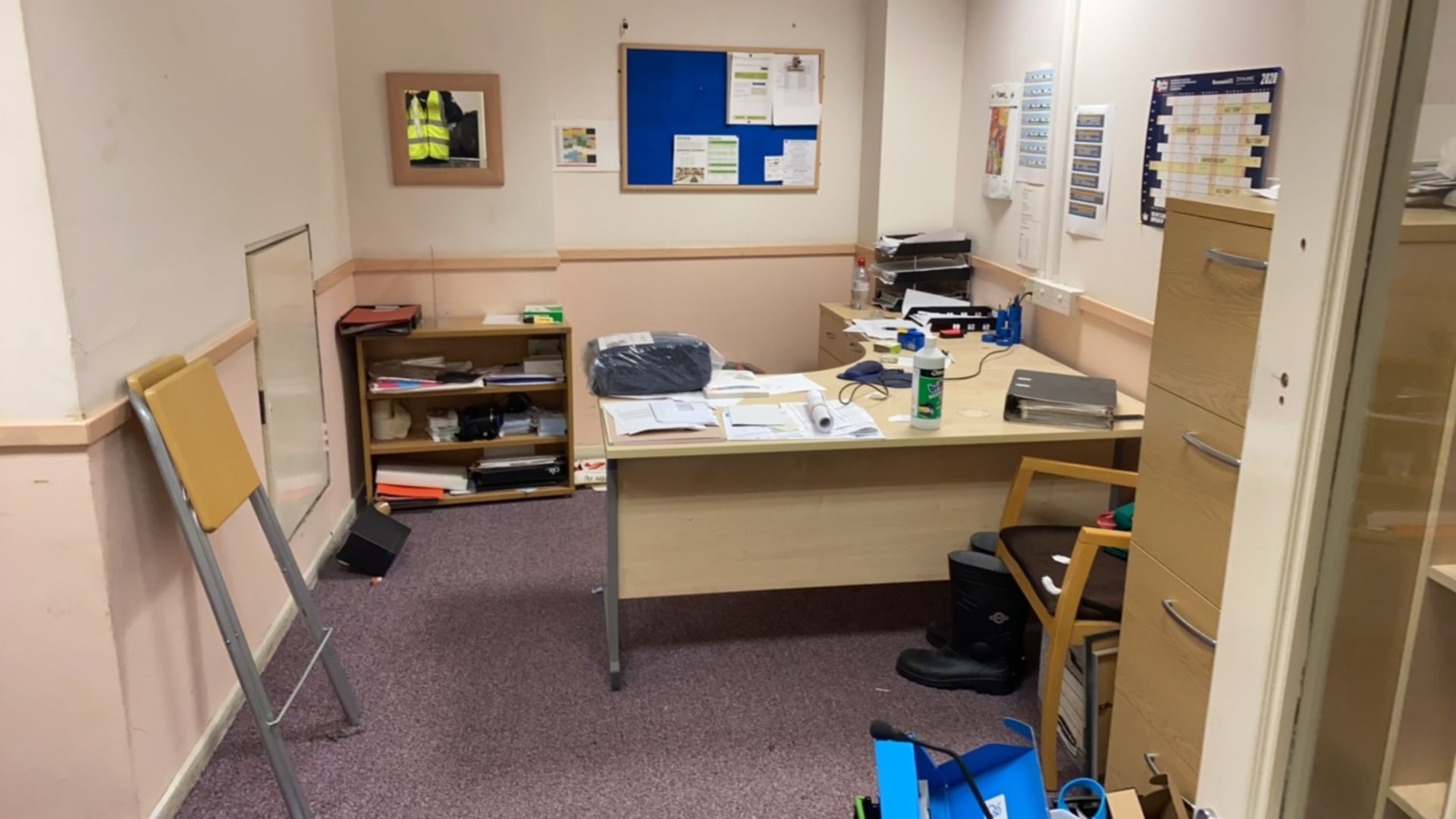 Contents of staff room behind reception - Image 6 of 8