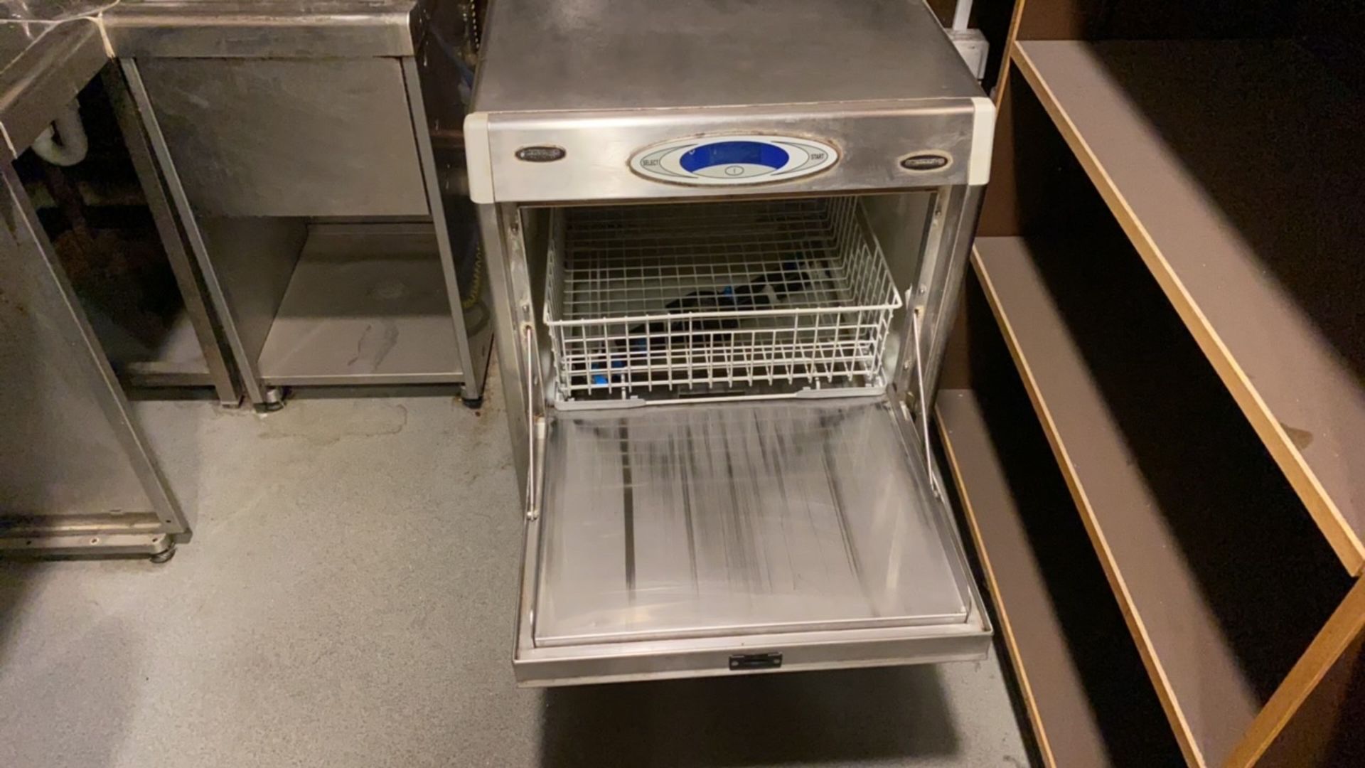 Clenaware dishwasher - Image 3 of 5