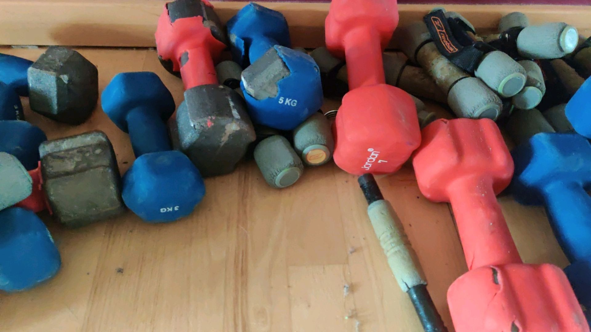 Selection of weights - Image 2 of 4