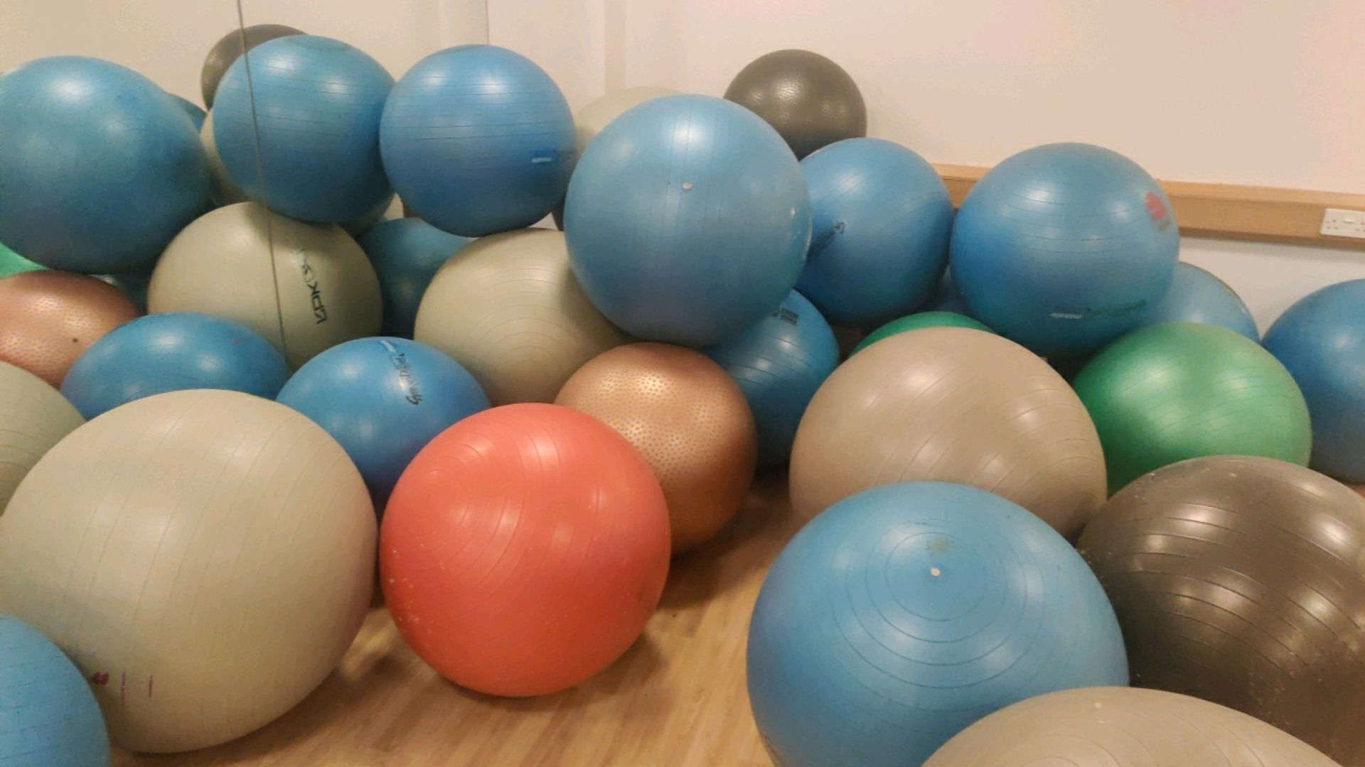 Selection of gym balls - Image 2 of 3