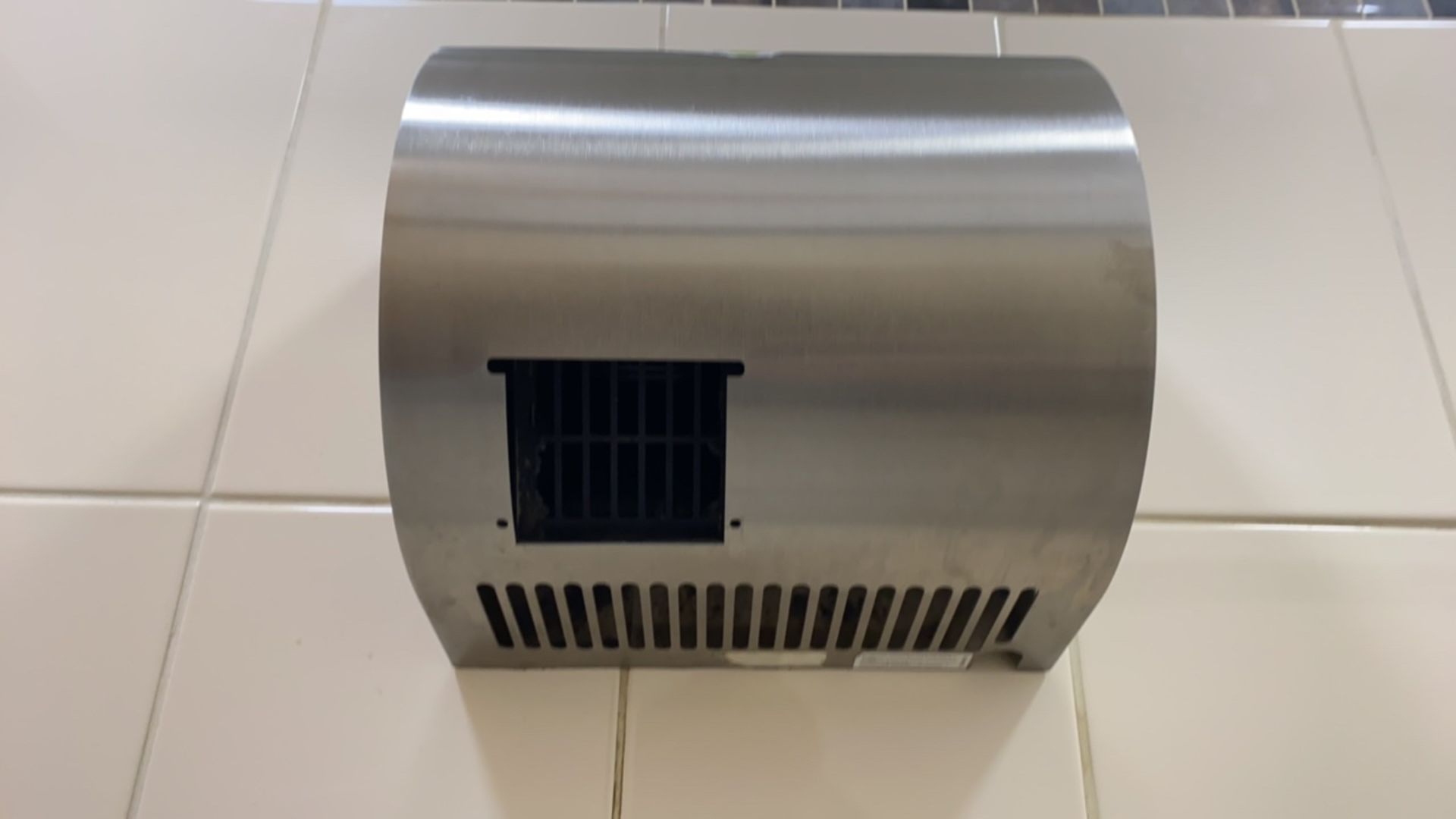 Hand drier - Image 2 of 3