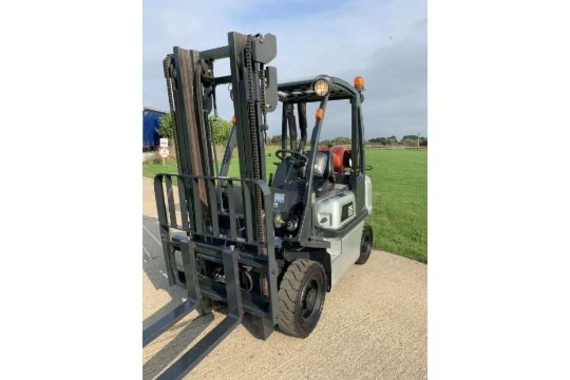 Nissan 2.5 Tonne Gas Forklift - Image 4 of 6