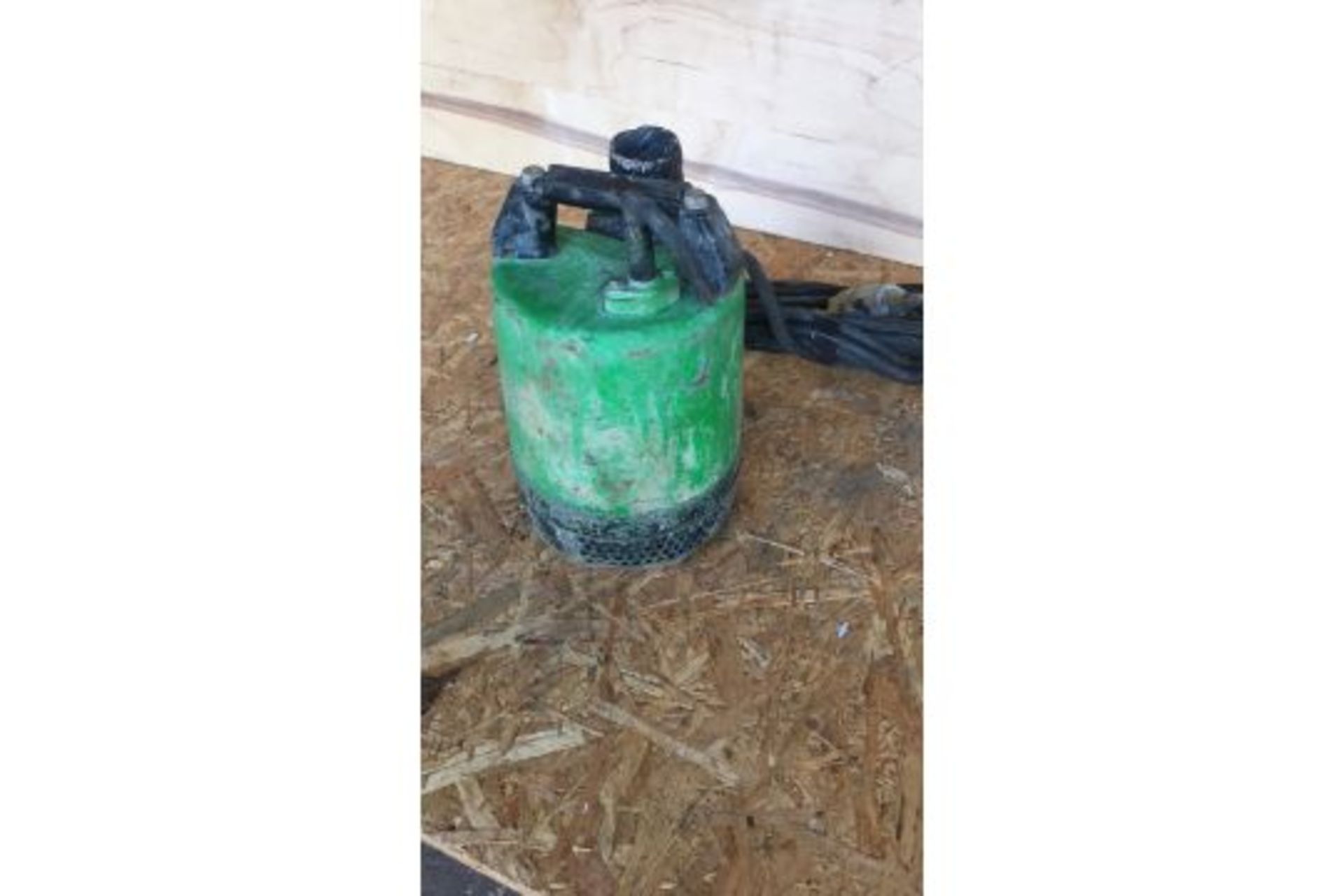 Submersible Pump 110v (A686155) - Image 2 of 2