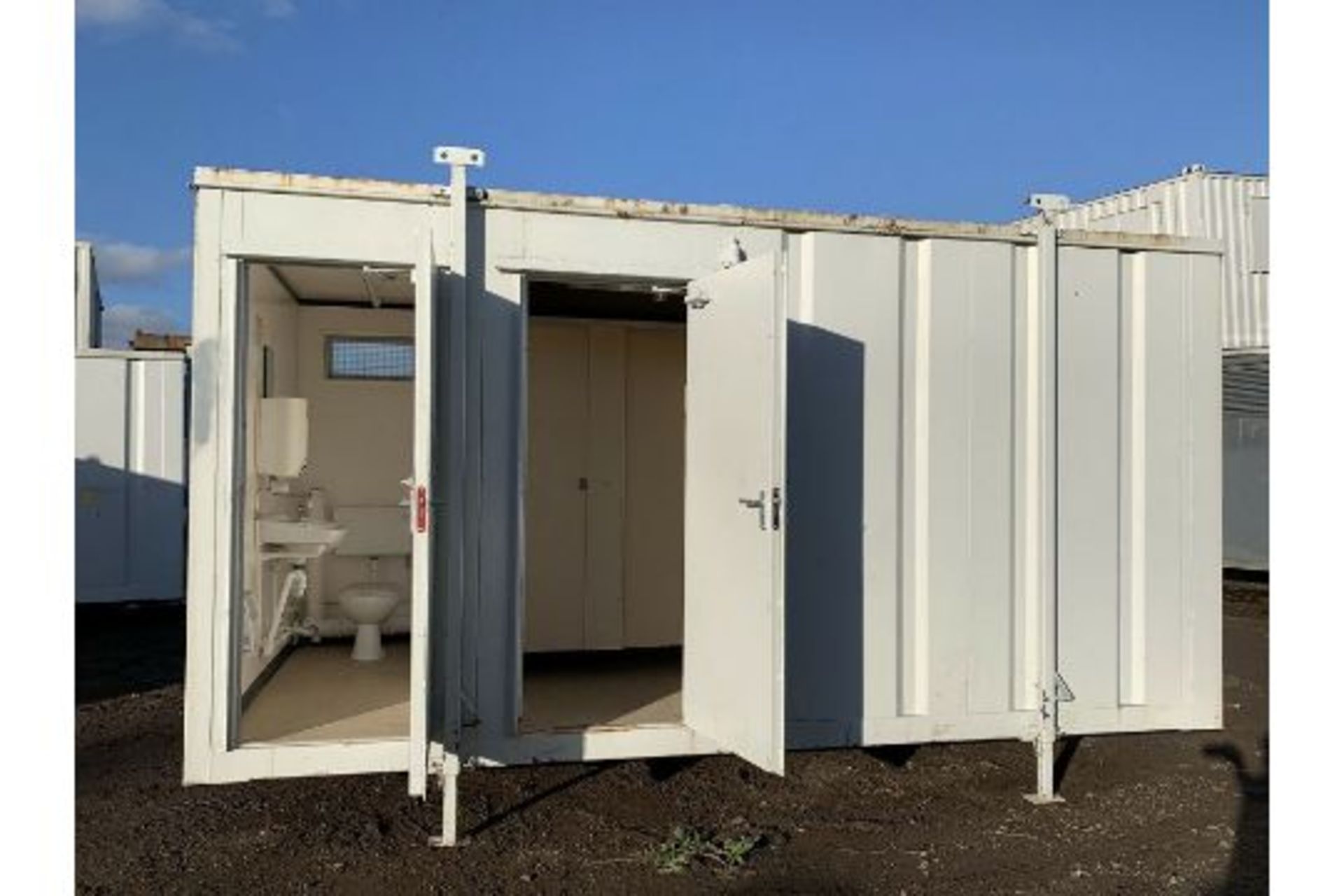 Portable Toilet Block Site Loo Mens Womens Toilets