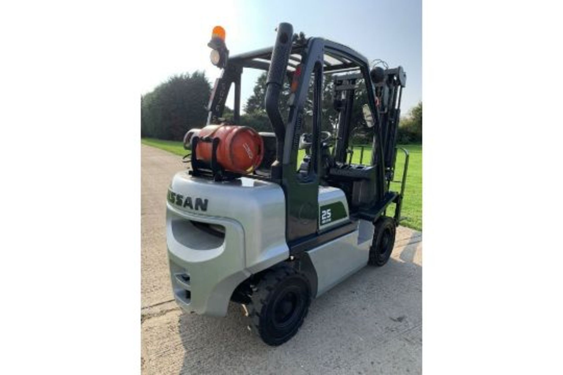 Nissan 2.5 Tonne Gas Forklift - Image 6 of 6