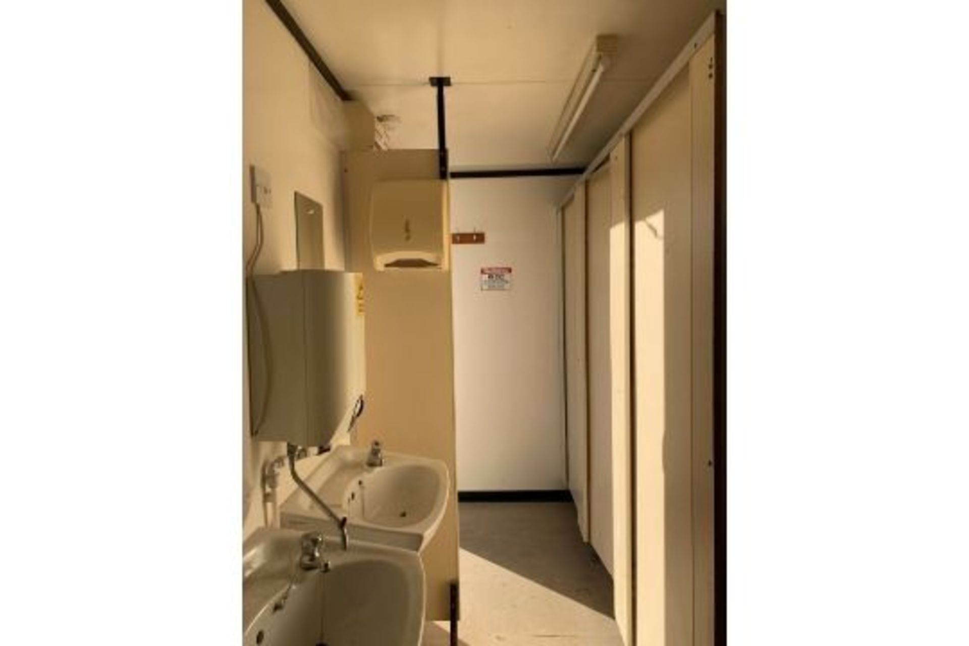 Portable Toilet Block Site Loo Mens Womens Toilets - Image 3 of 11